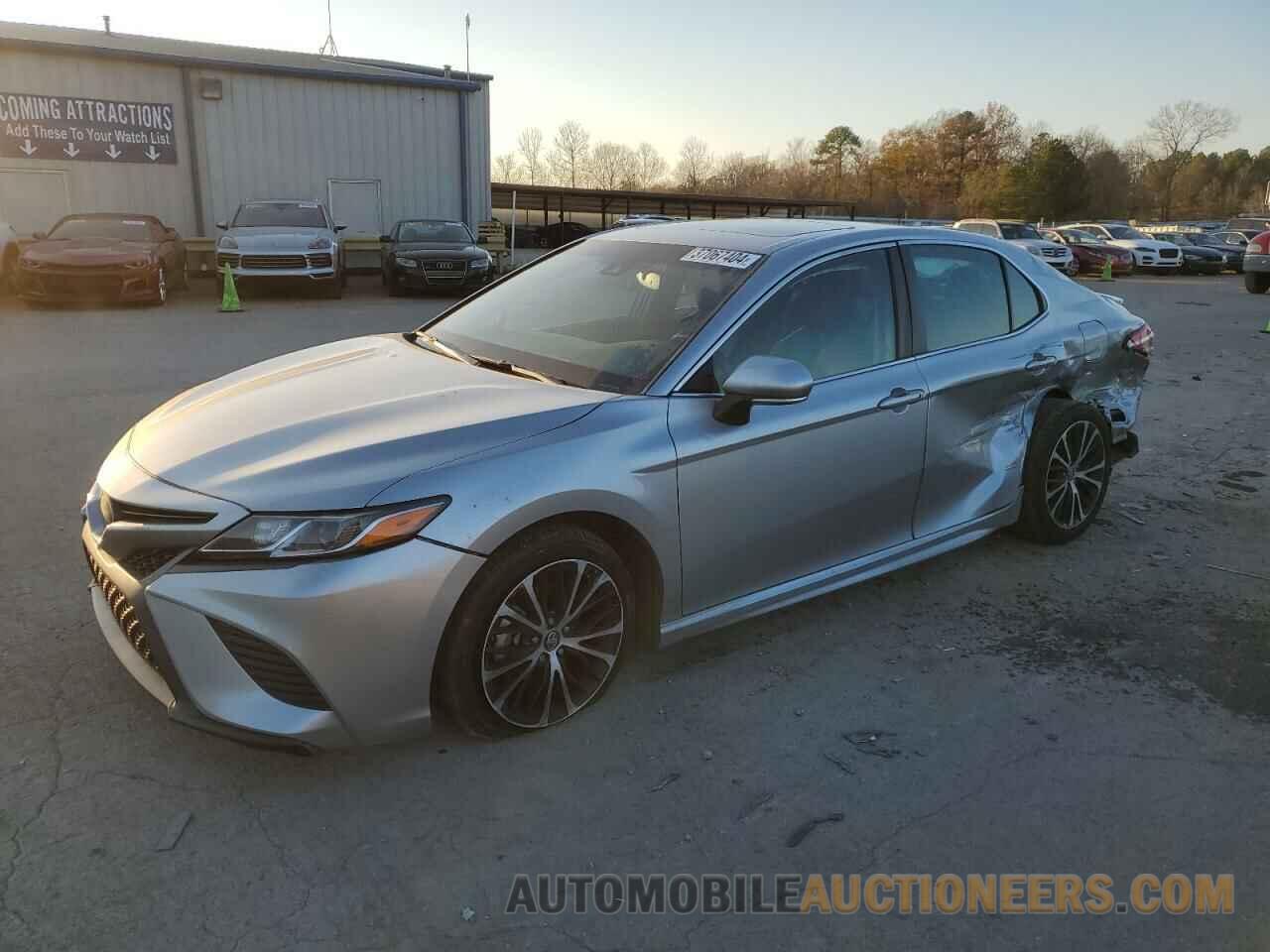 4T1B11HK0JU026010 TOYOTA CAMRY 2018