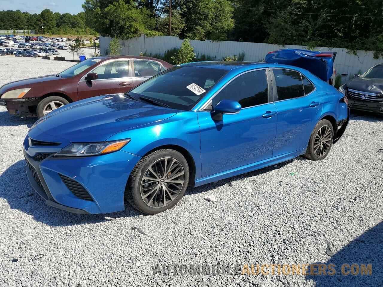 4T1B11HK0JU026637 TOYOTA CAMRY 2018