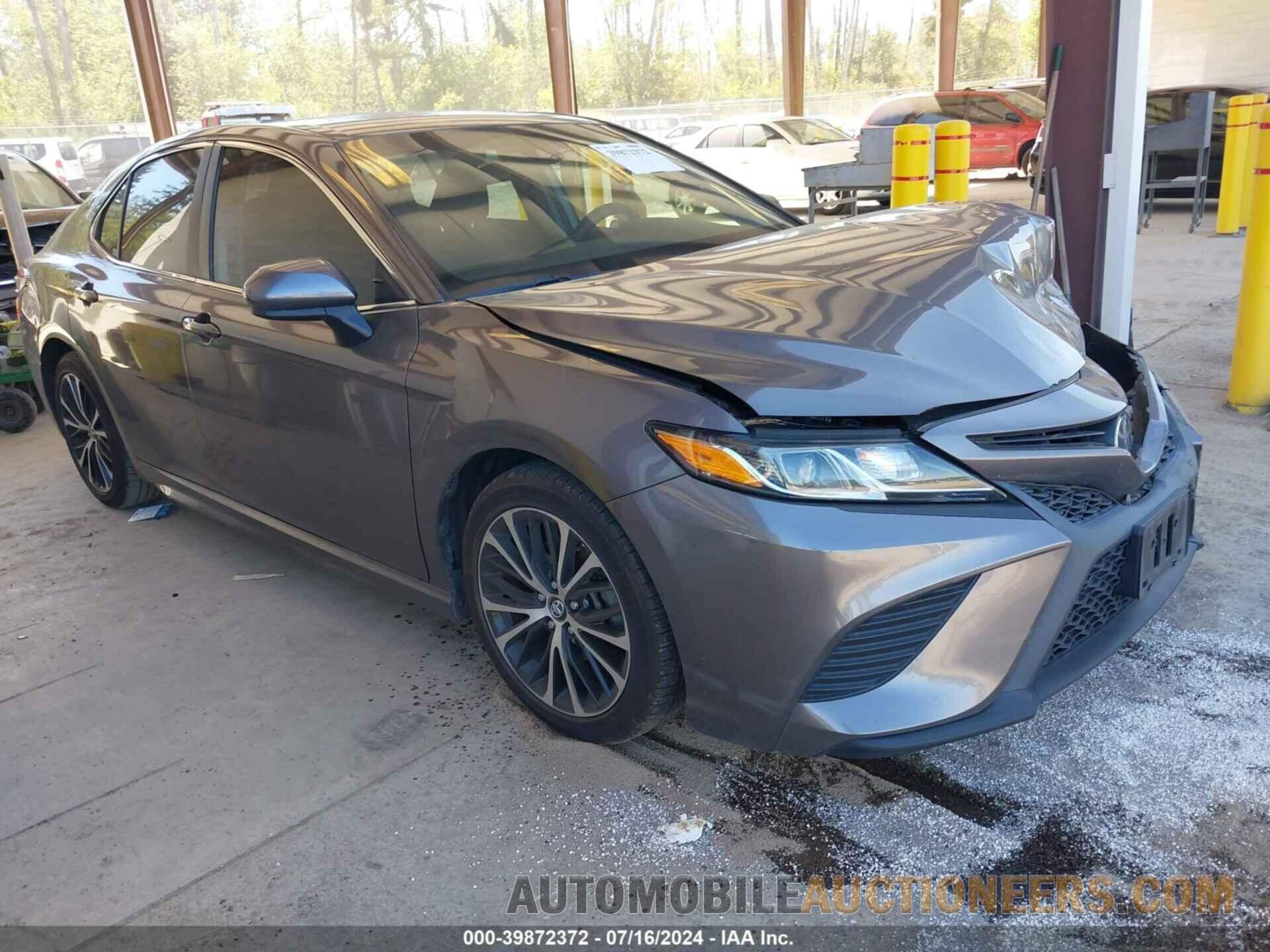 4T1B11HK0JU028825 TOYOTA CAMRY 2018