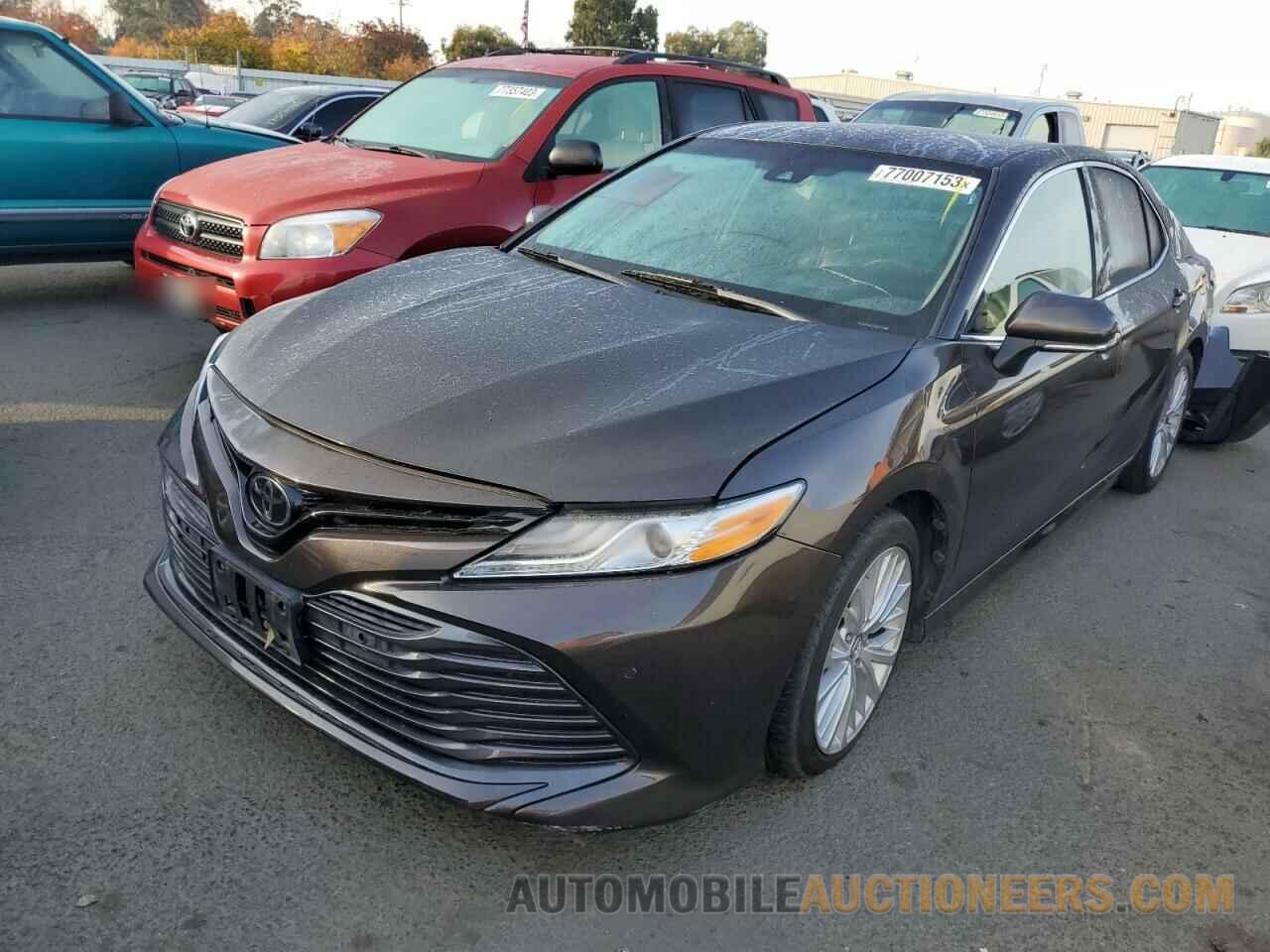 4T1B11HK0JU031532 TOYOTA CAMRY 2018