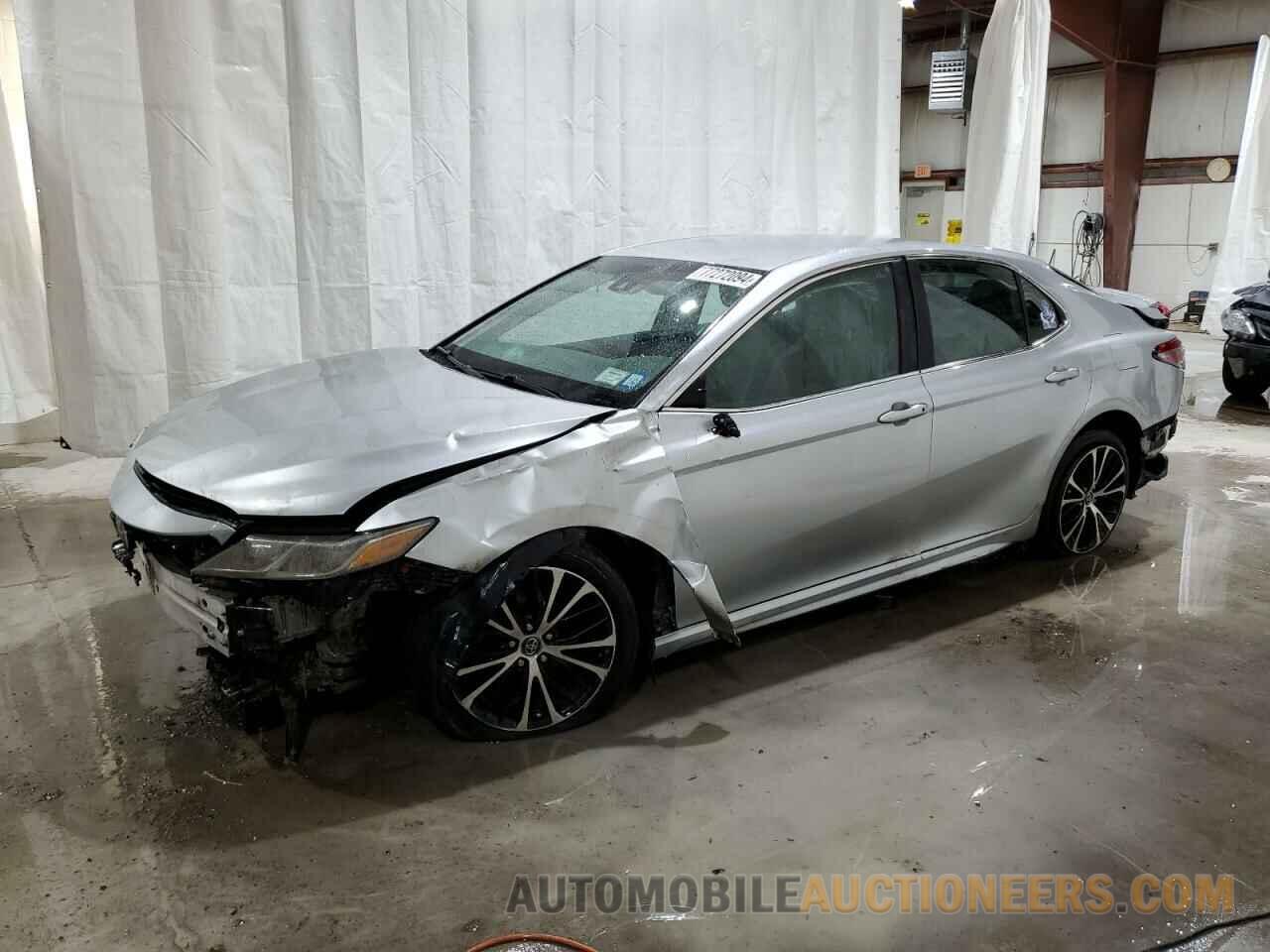 4T1B11HK0JU031823 TOYOTA CAMRY 2018