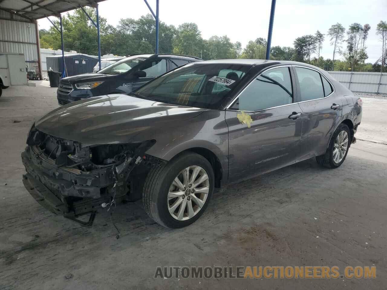 4T1B11HK0JU033832 TOYOTA CAMRY 2018