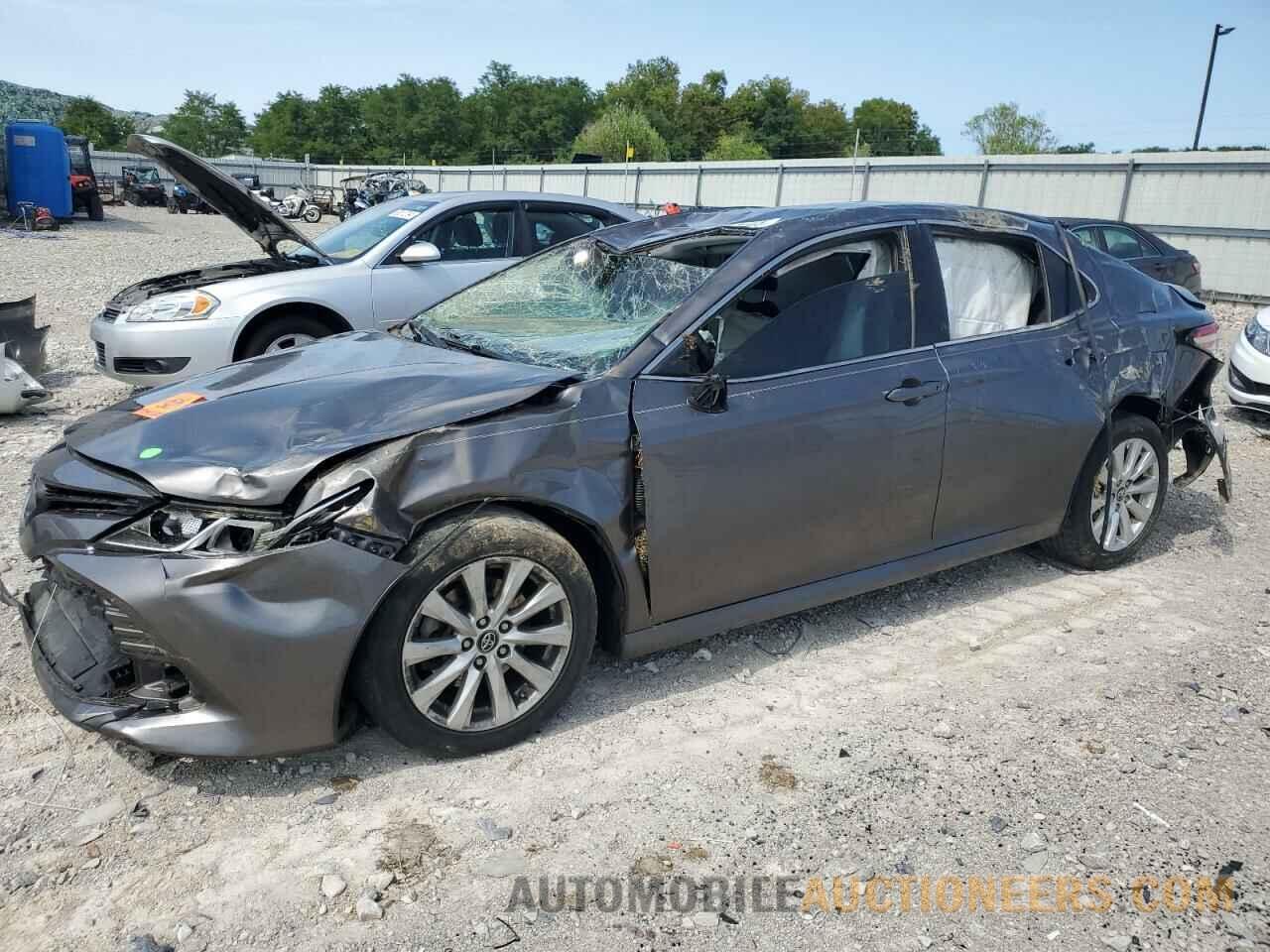 4T1B11HK0JU037203 TOYOTA CAMRY 2018