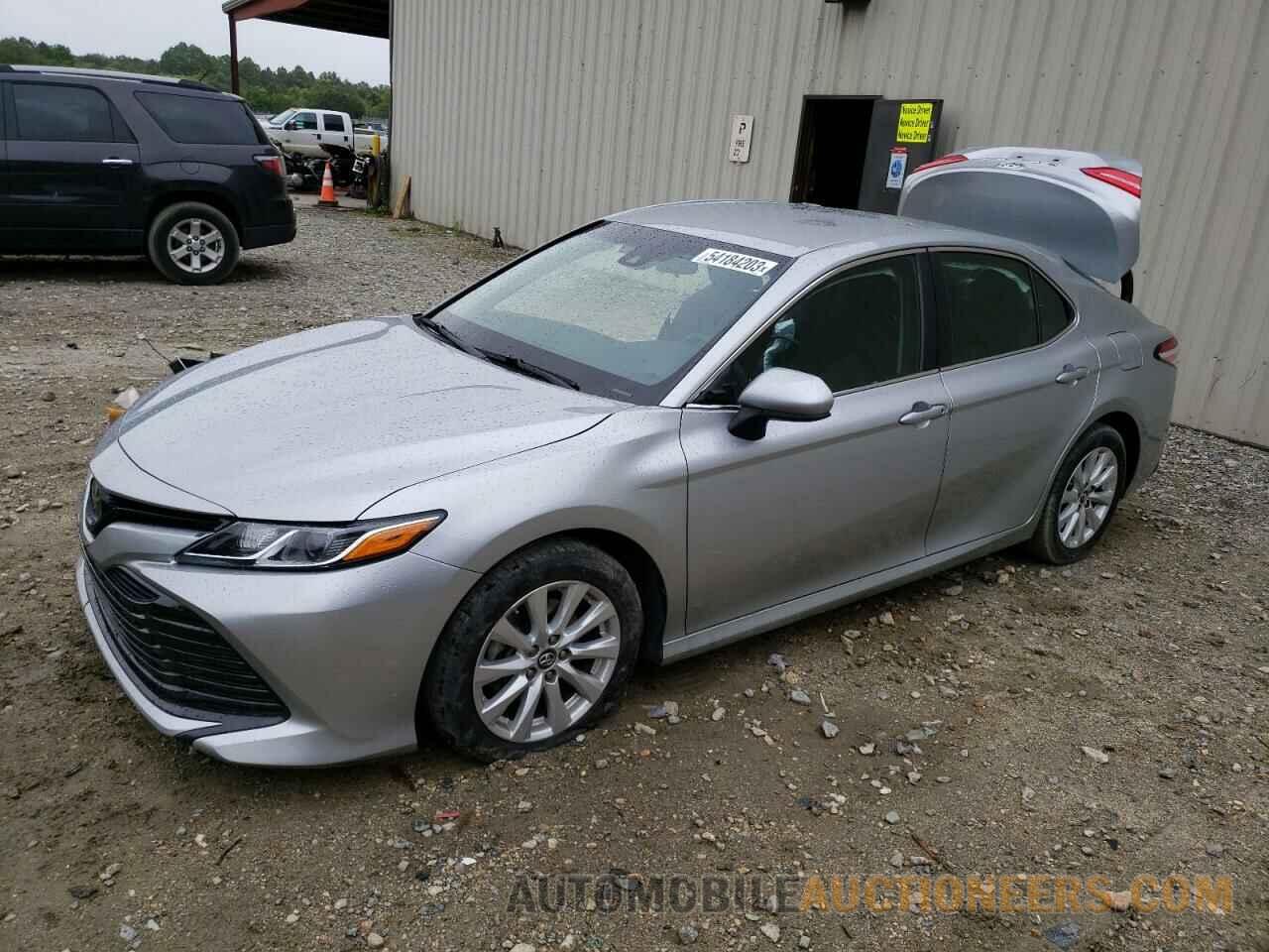 4T1B11HK0JU040070 TOYOTA CAMRY 2018