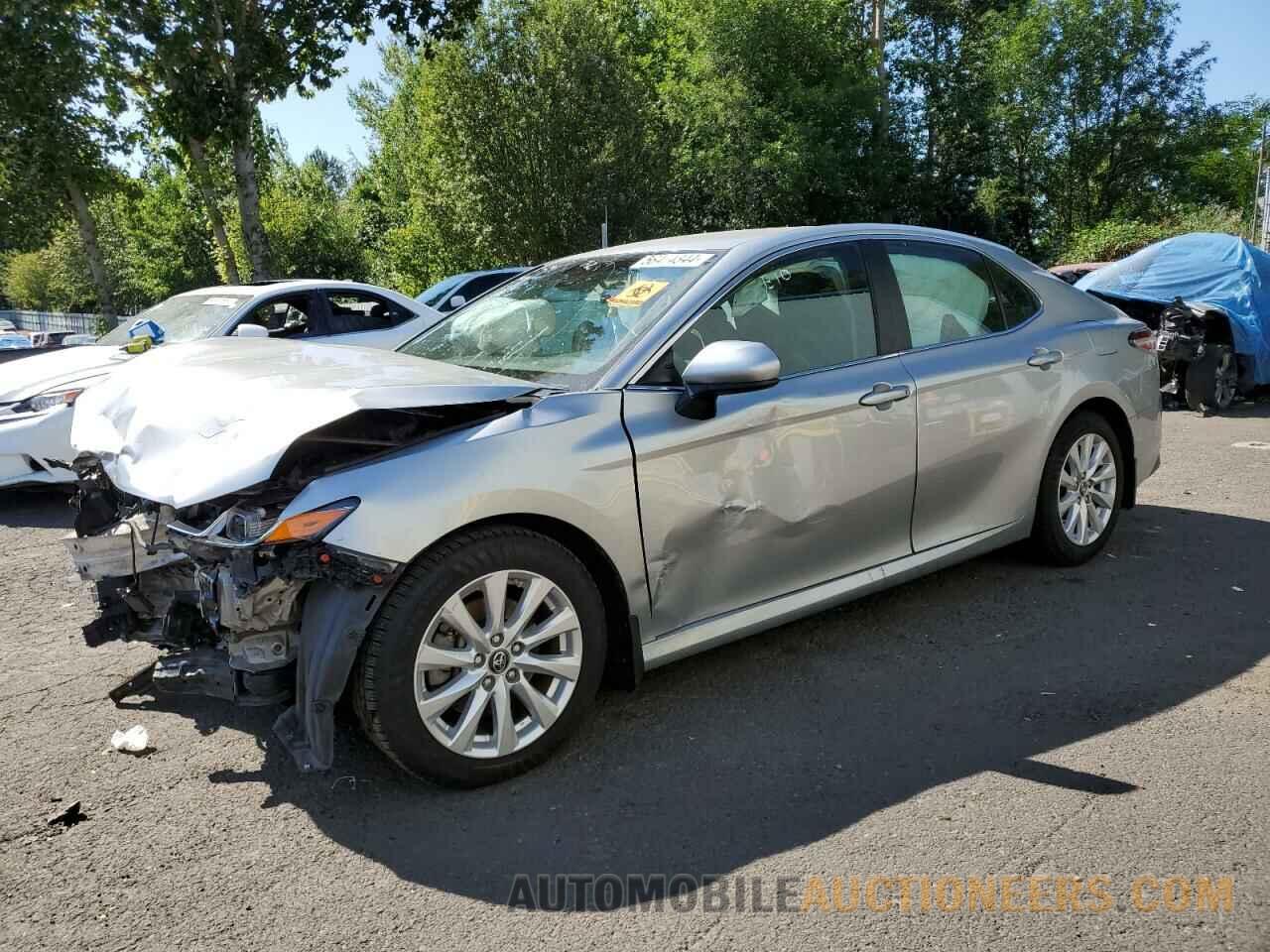 4T1B11HK0JU042322 TOYOTA CAMRY 2018