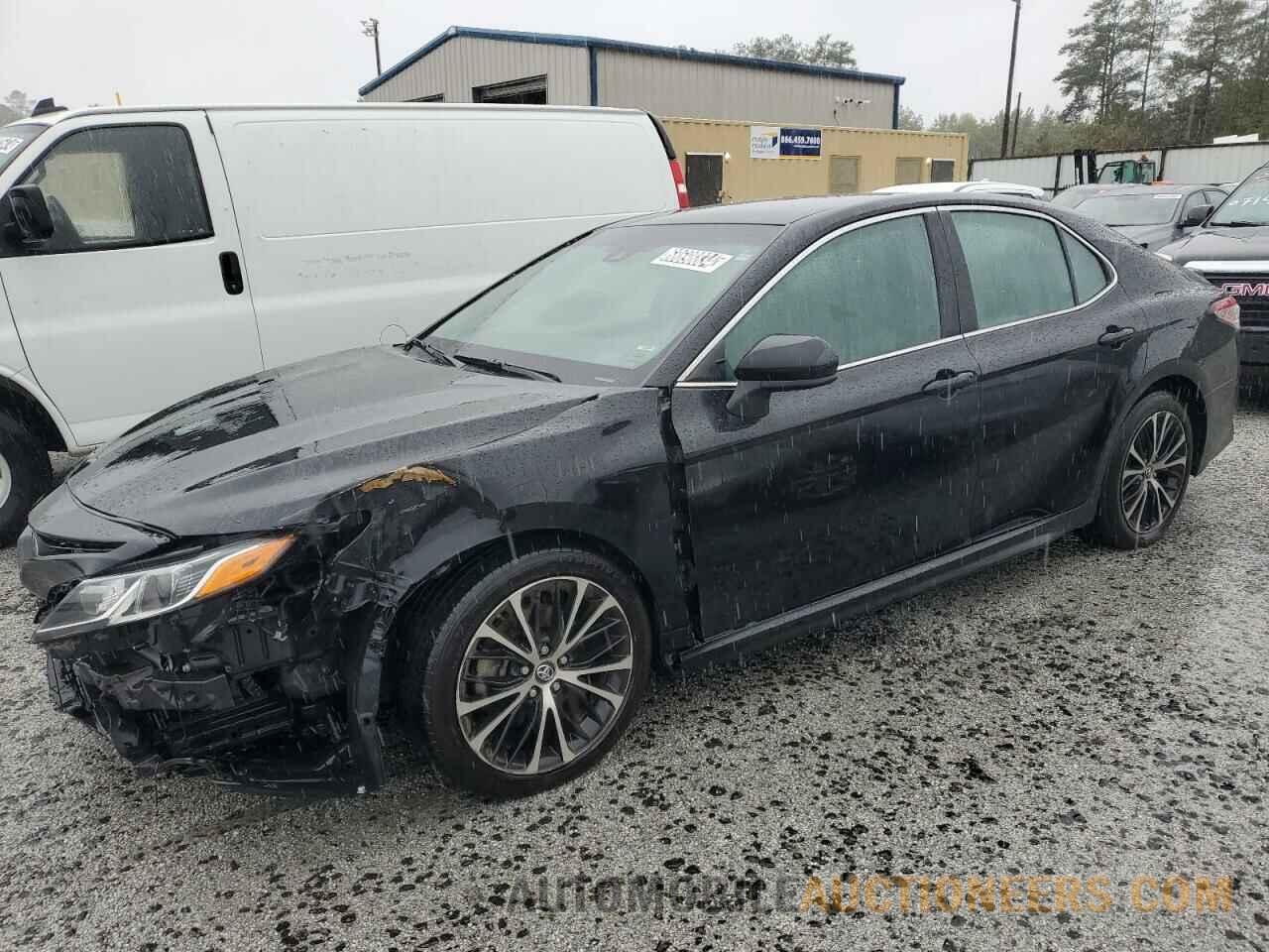 4T1B11HK0JU042613 TOYOTA CAMRY 2018