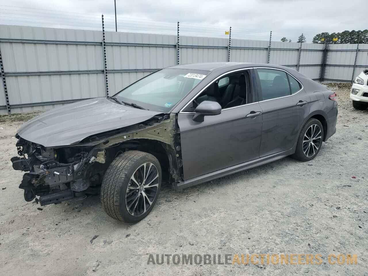 4T1B11HK0JU042806 TOYOTA CAMRY 2018