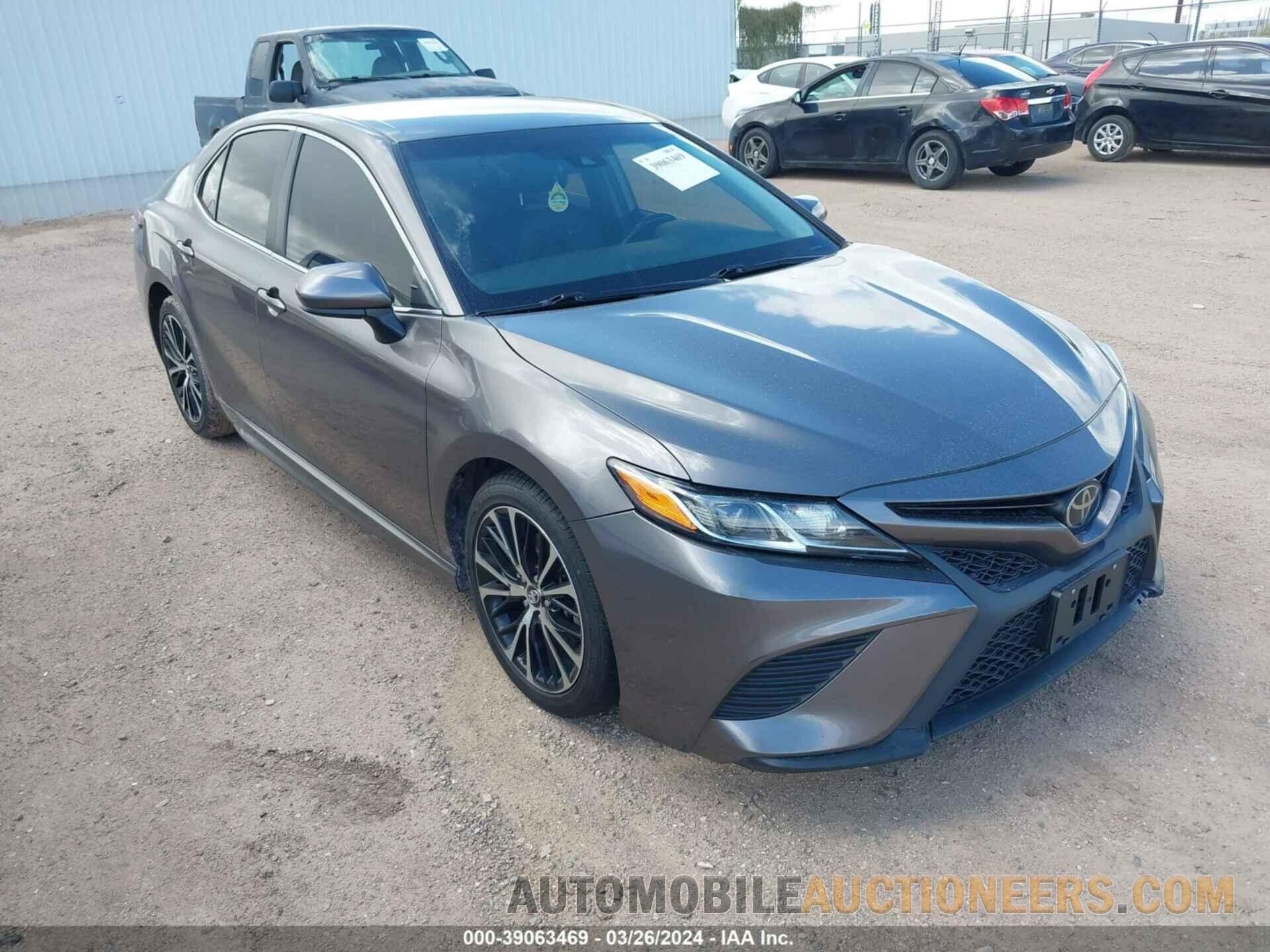 4T1B11HK0JU052140 TOYOTA CAMRY 2018