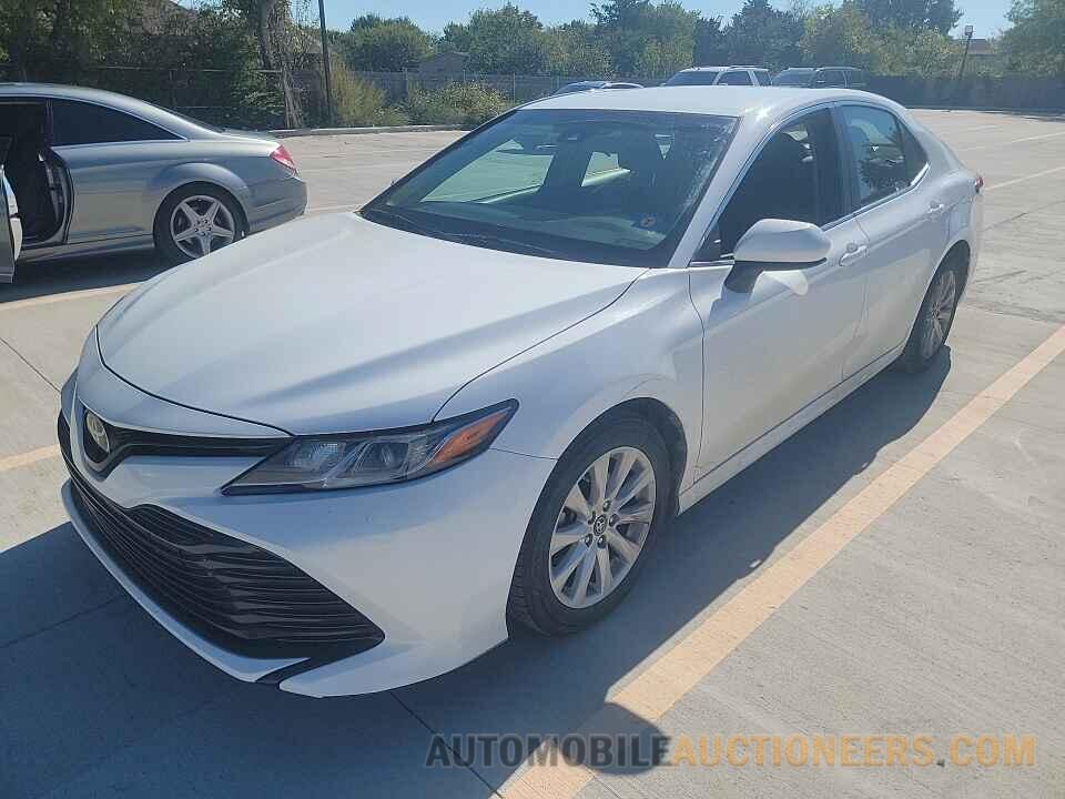 4T1B11HK0JU052428 Toyota Camry LE 2018