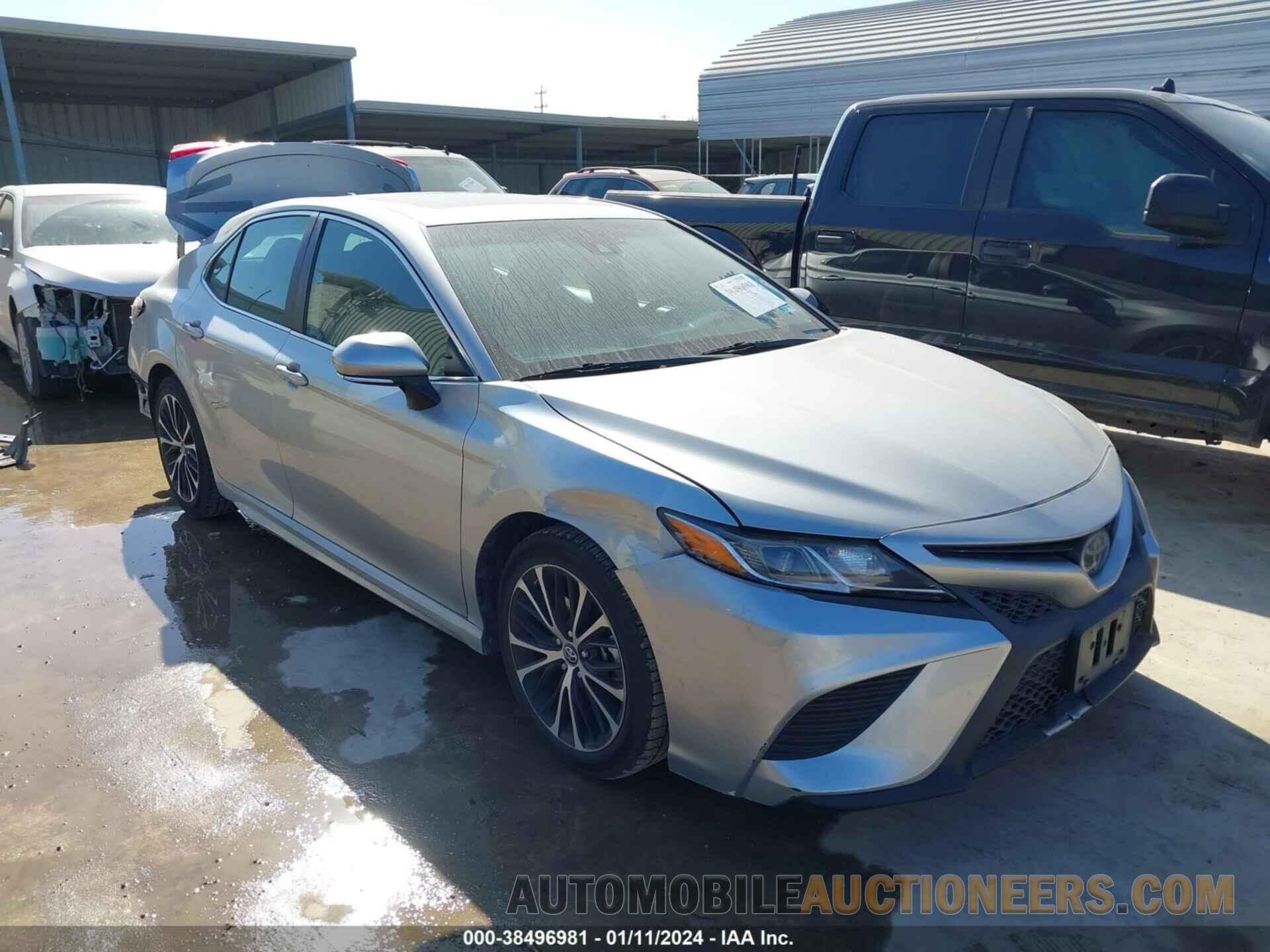 4T1B11HK0JU055989 TOYOTA CAMRY 2018