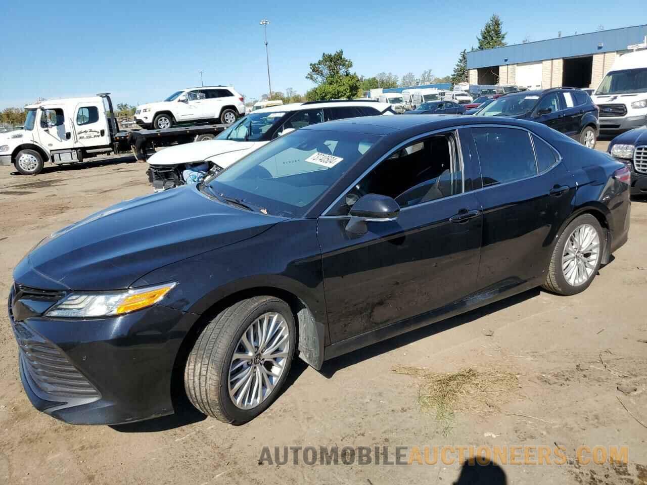 4T1B11HK0JU057113 TOYOTA CAMRY 2018