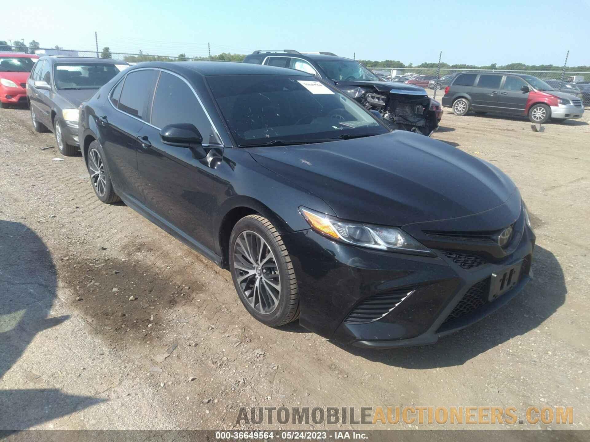 4T1B11HK0JU061422 TOYOTA CAMRY 2018