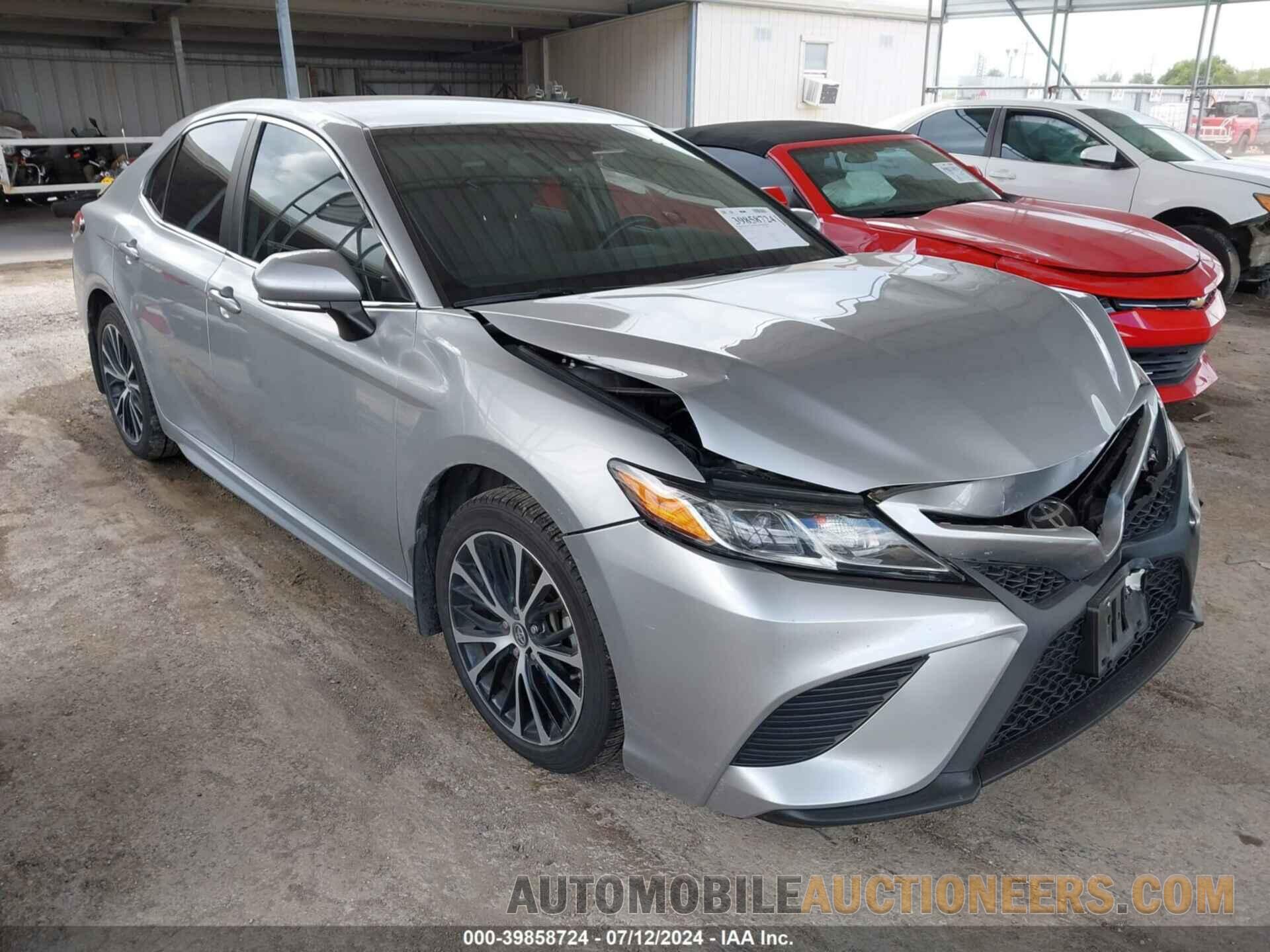 4T1B11HK0JU063641 TOYOTA CAMRY 2018