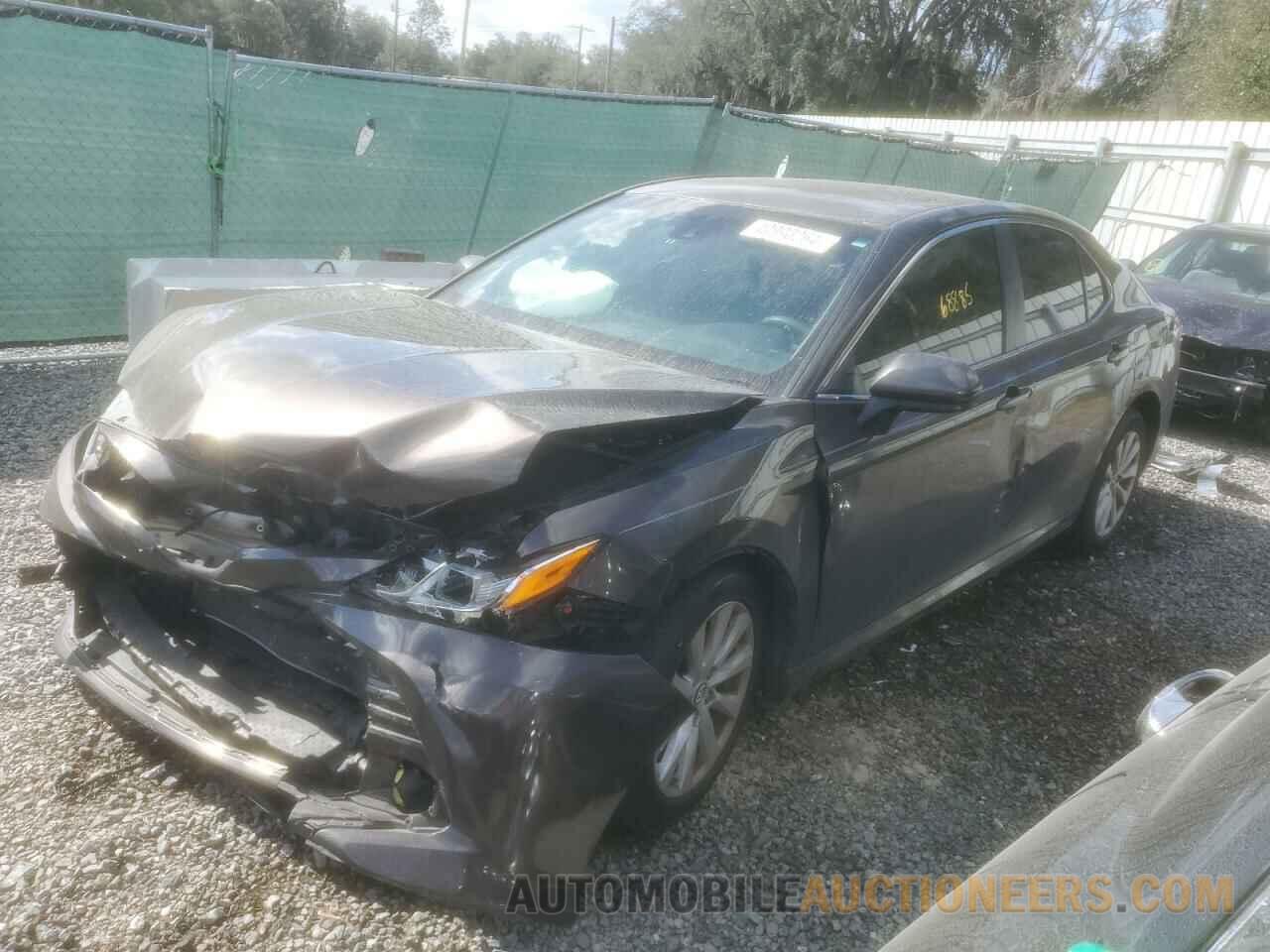 4T1B11HK0JU069357 TOYOTA CAMRY 2018