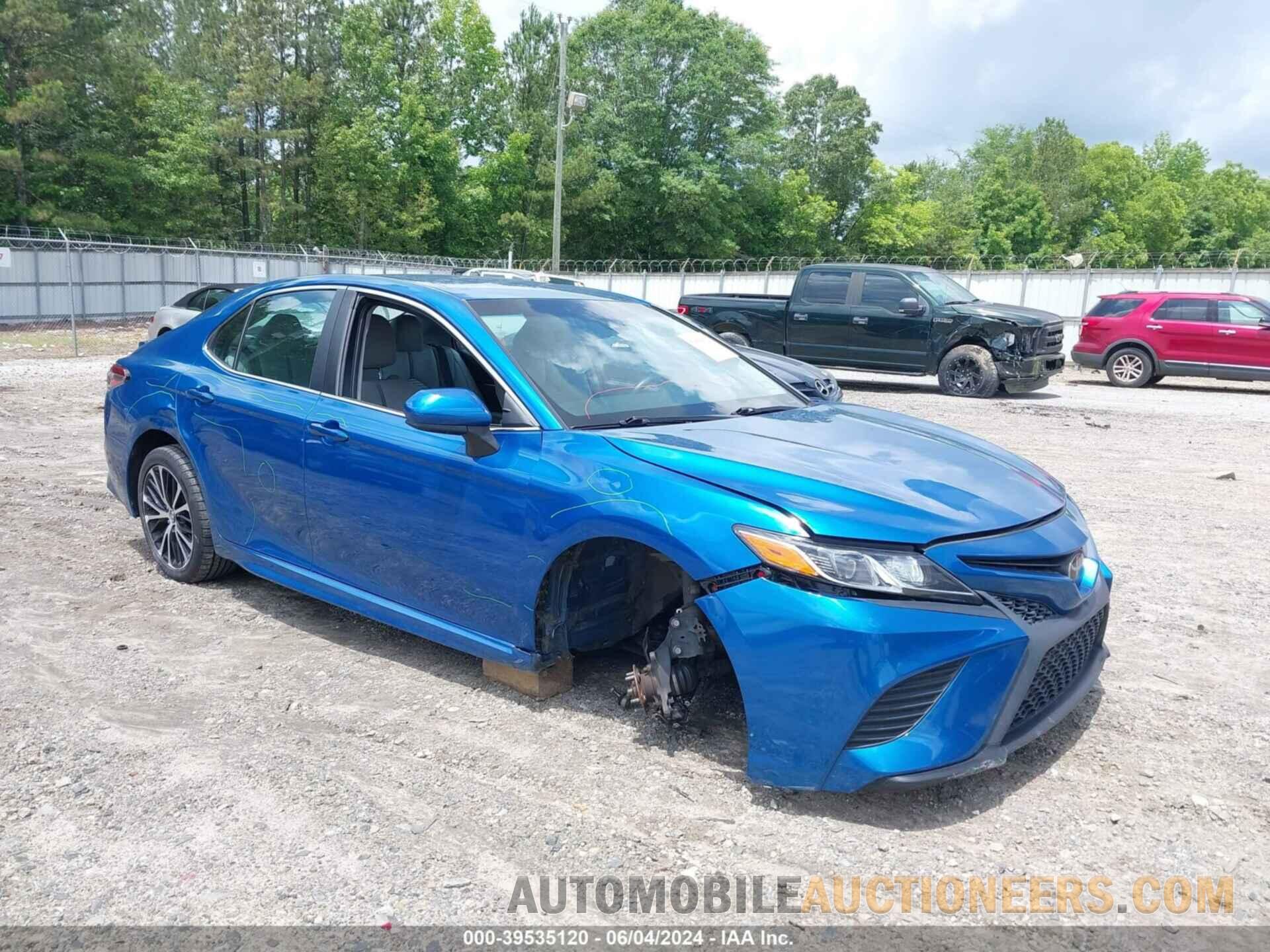 4T1B11HK0JU070427 TOYOTA CAMRY 2018