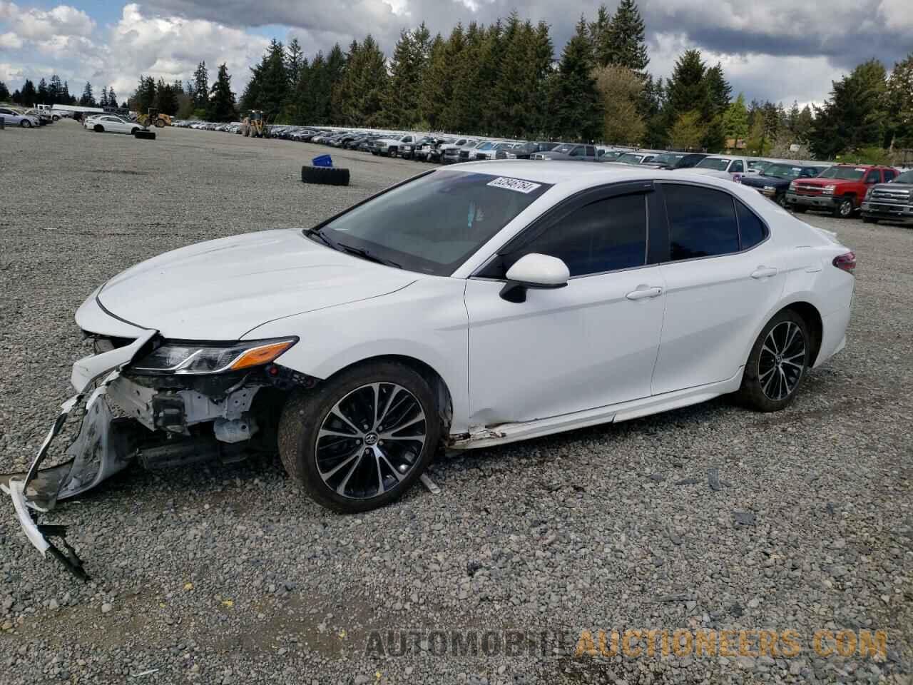 4T1B11HK0JU070475 TOYOTA CAMRY 2018