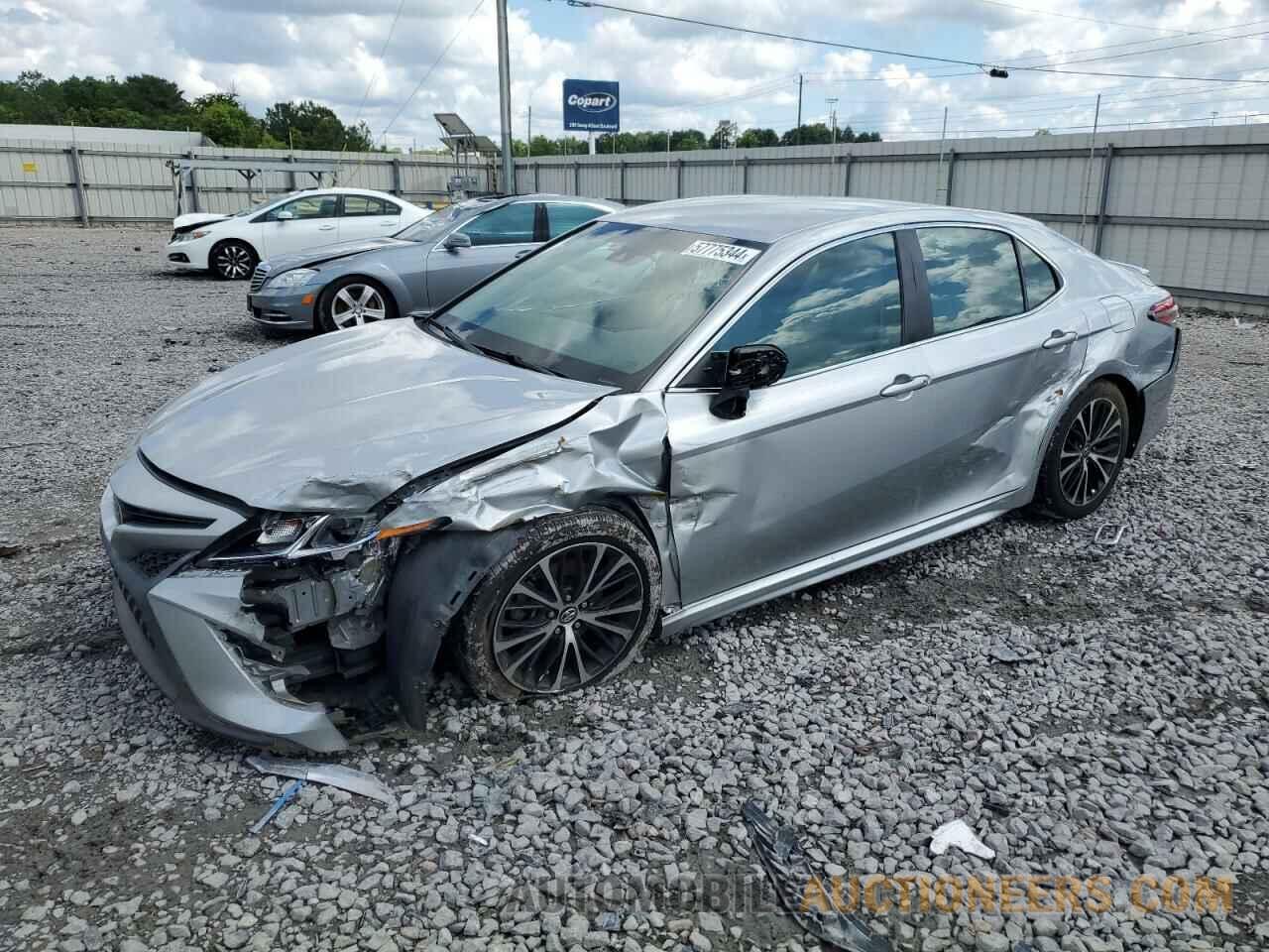 4T1B11HK0JU071240 TOYOTA CAMRY 2018