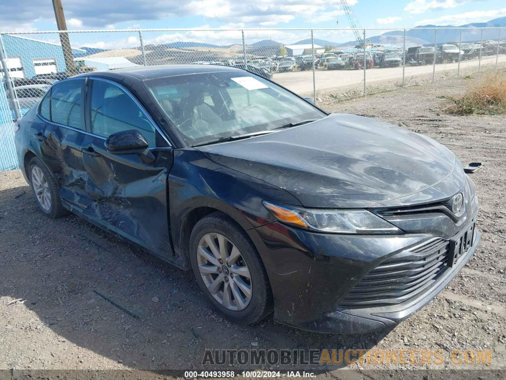 4T1B11HK0JU073585 TOYOTA CAMRY 2018