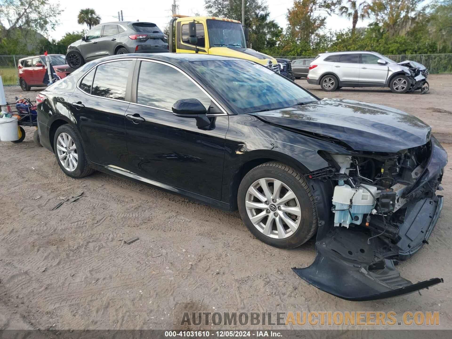 4T1B11HK0JU074011 TOYOTA CAMRY 2018