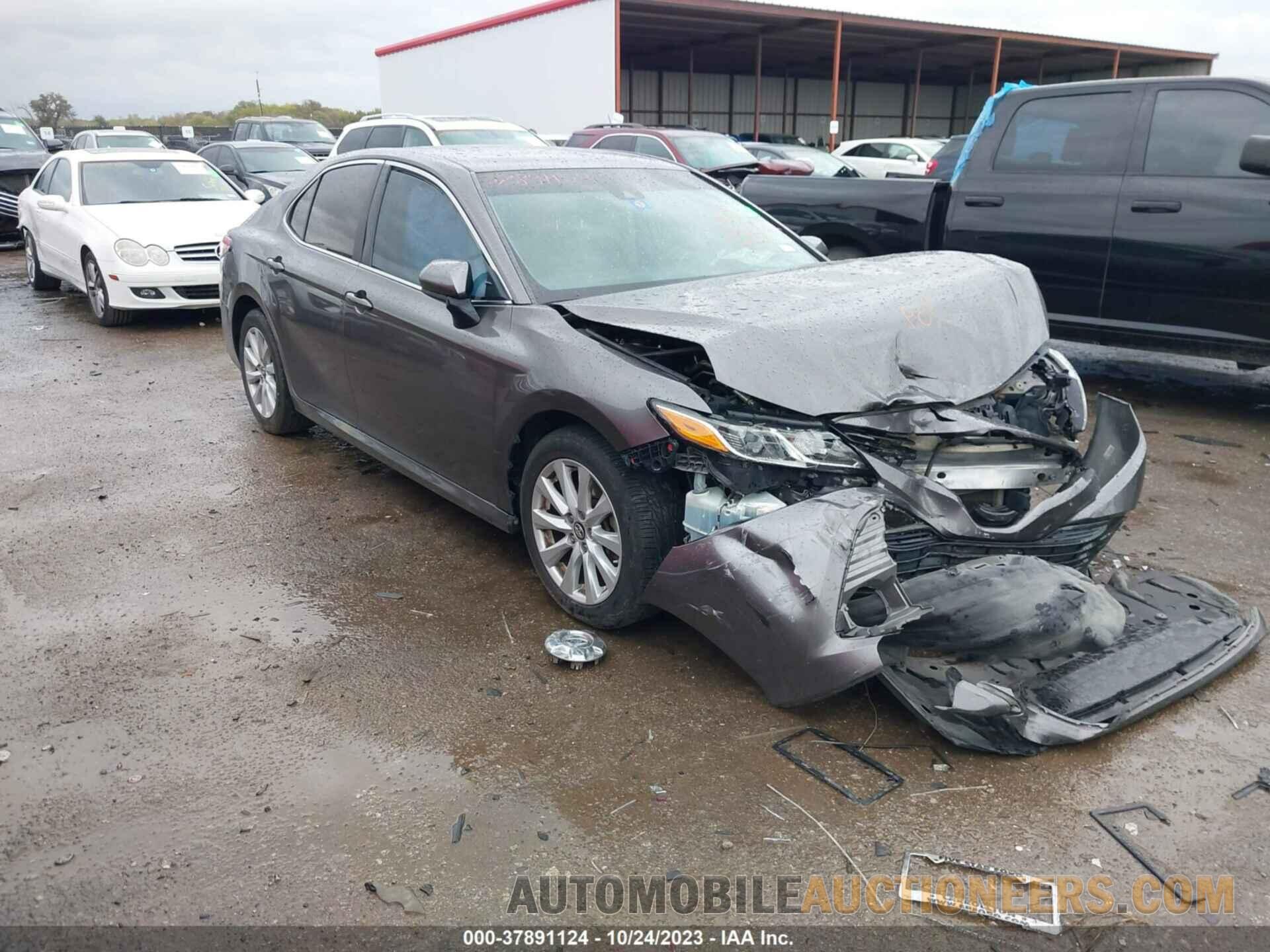 4T1B11HK0JU074848 TOYOTA CAMRY 2018