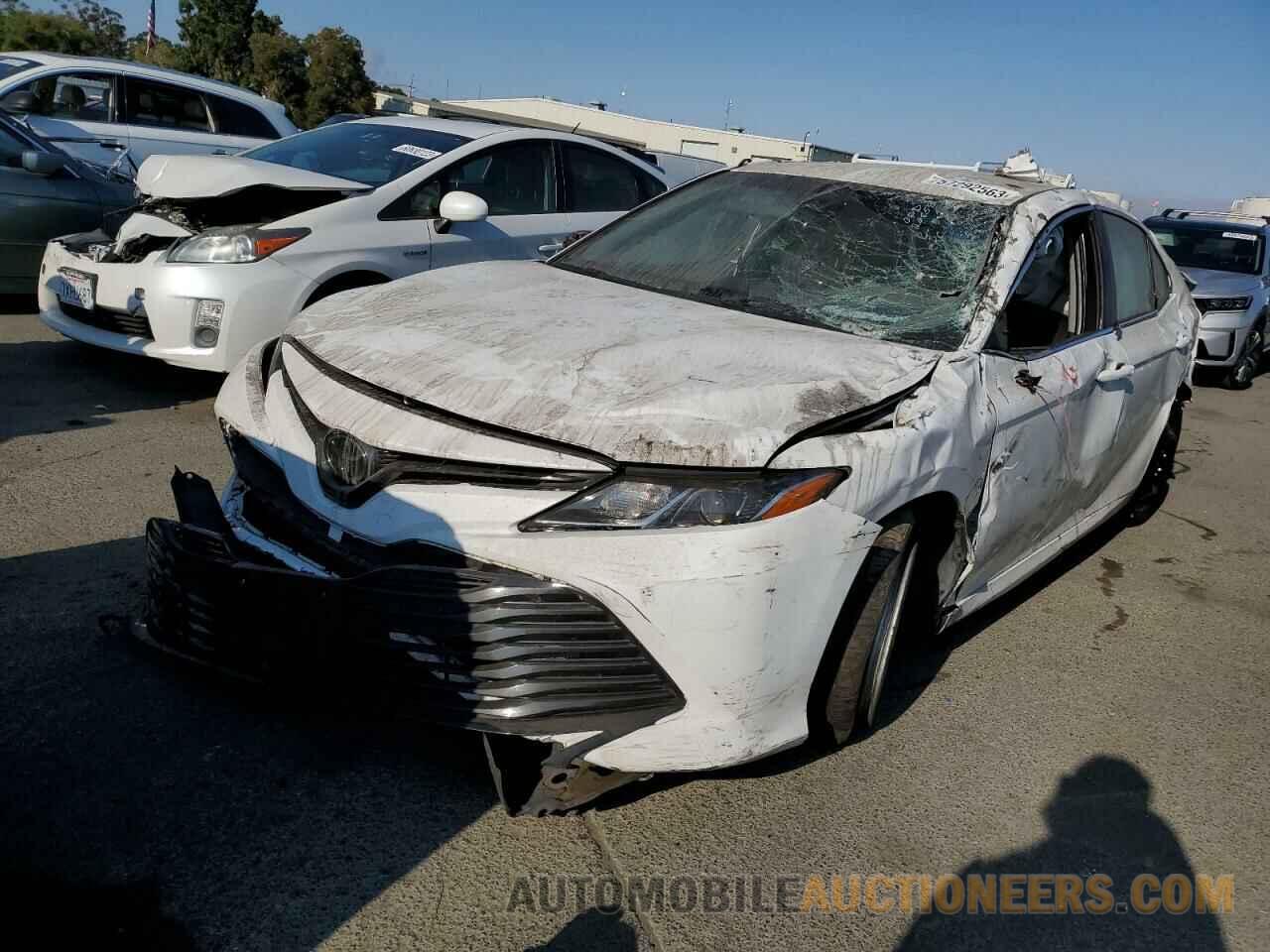 4T1B11HK0JU075157 TOYOTA CAMRY 2018