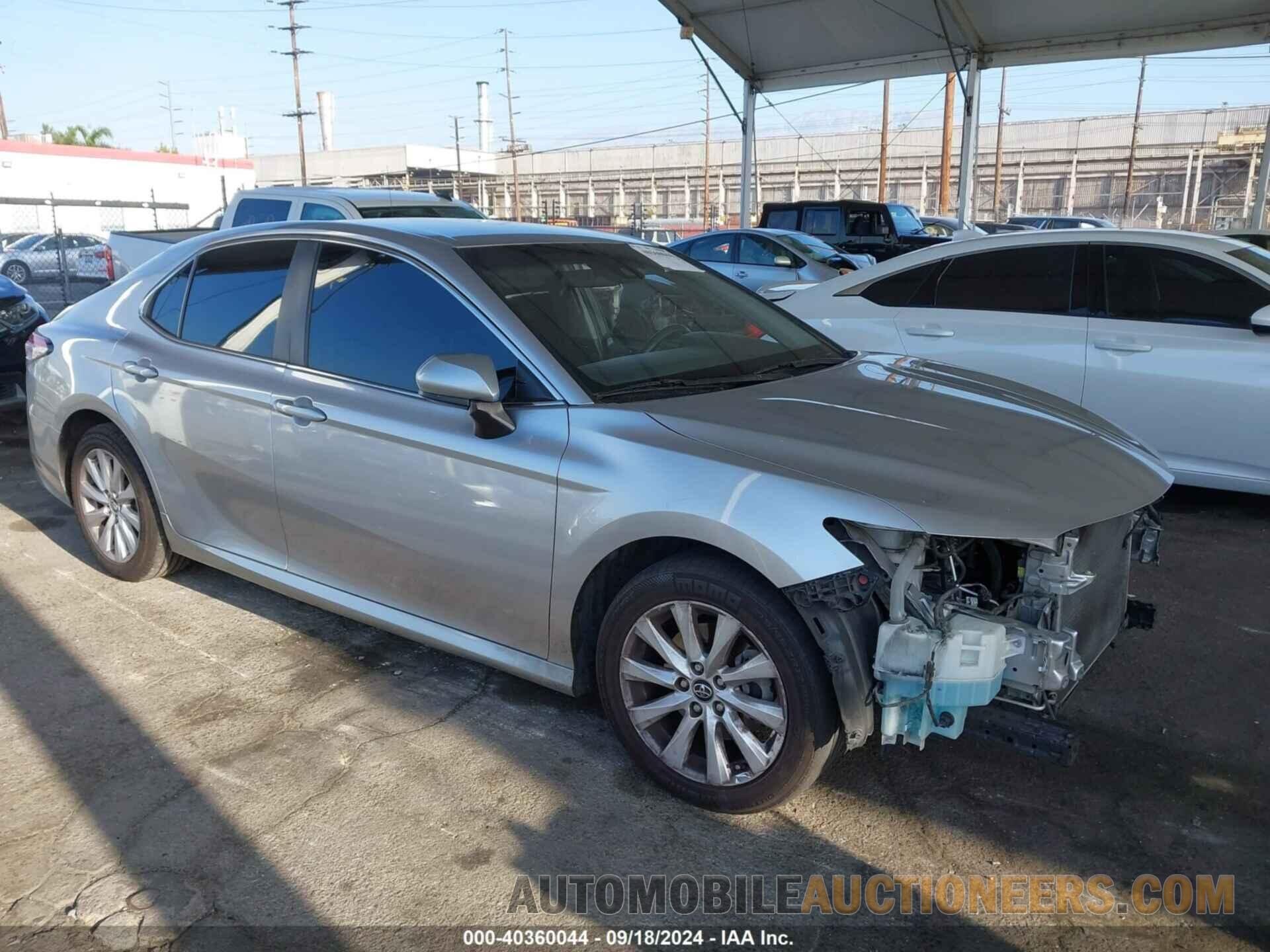 4T1B11HK0JU078155 TOYOTA CAMRY 2018