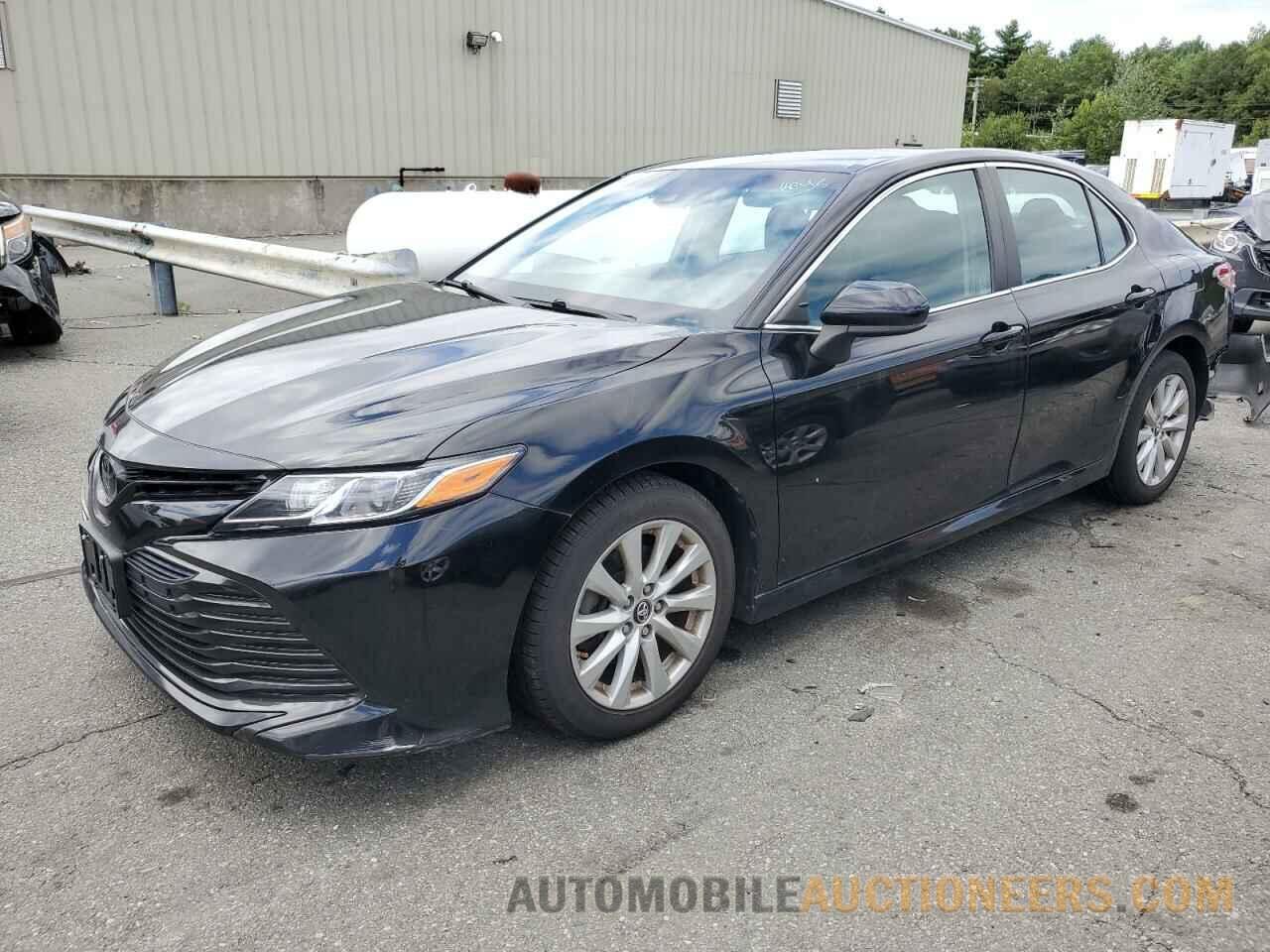 4T1B11HK0JU079144 TOYOTA CAMRY 2018