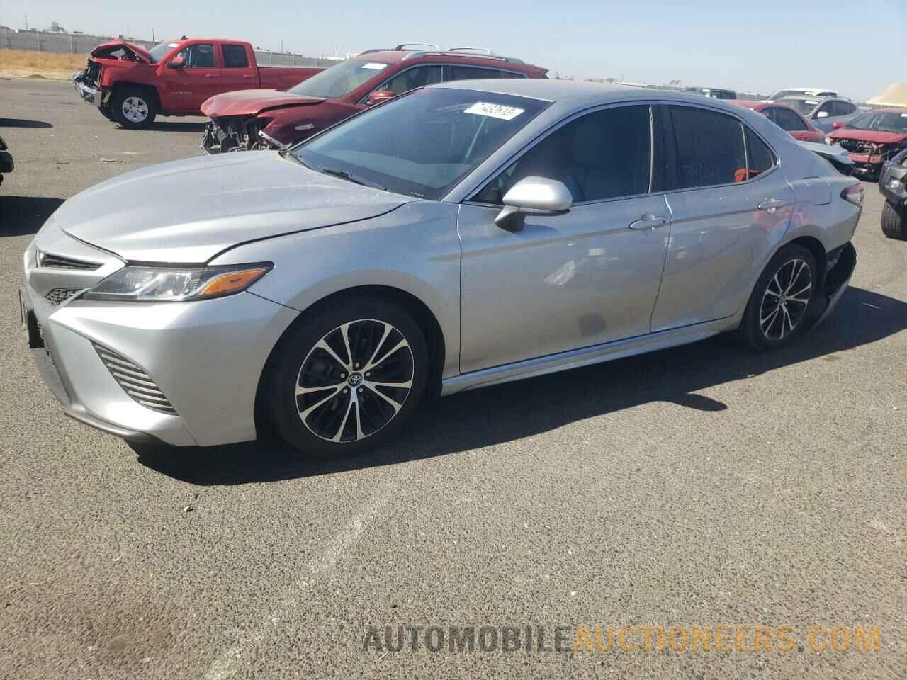 4T1B11HK0JU079564 TOYOTA CAMRY 2018