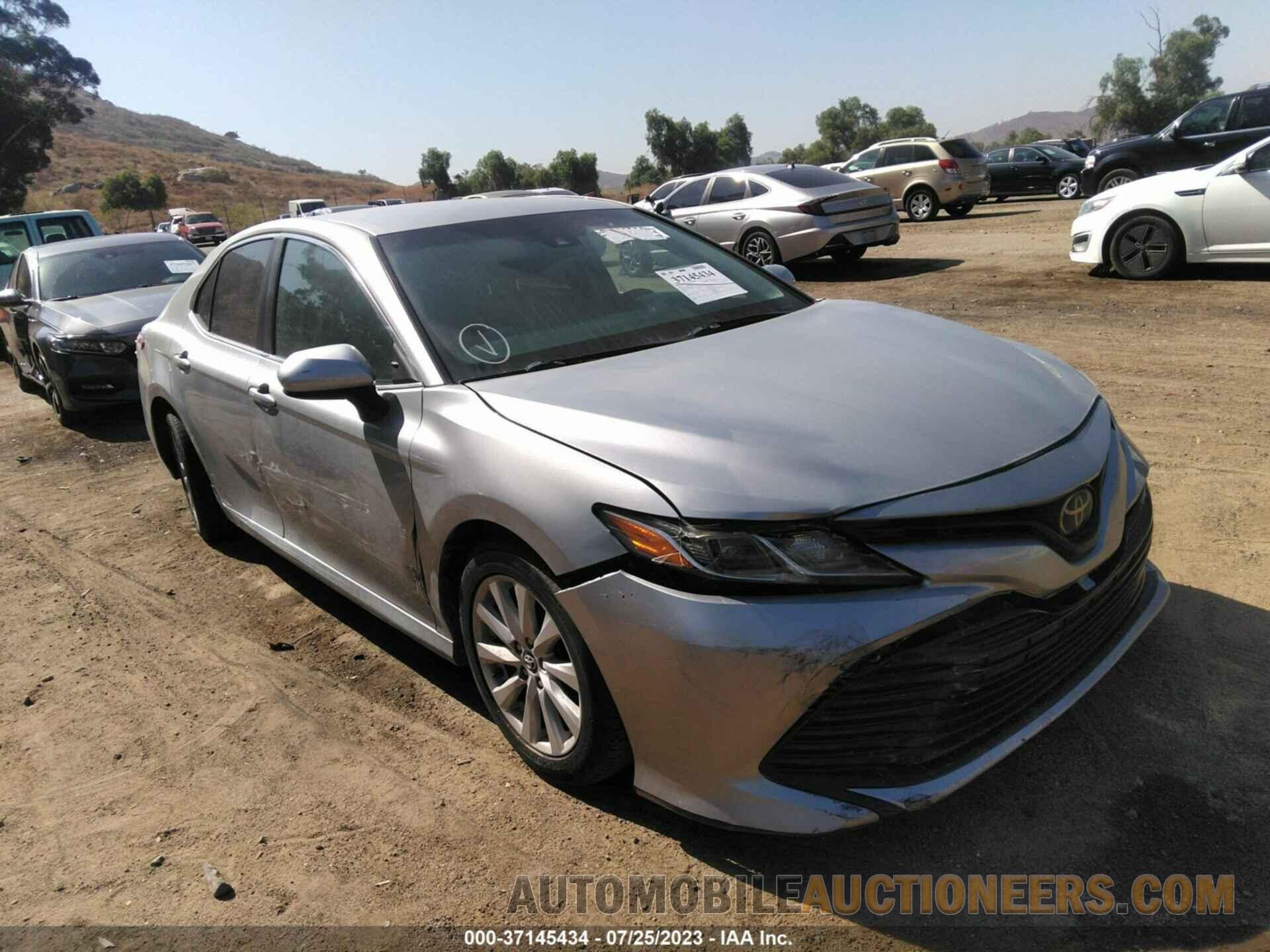 4T1B11HK0JU080116 TOYOTA CAMRY 2018