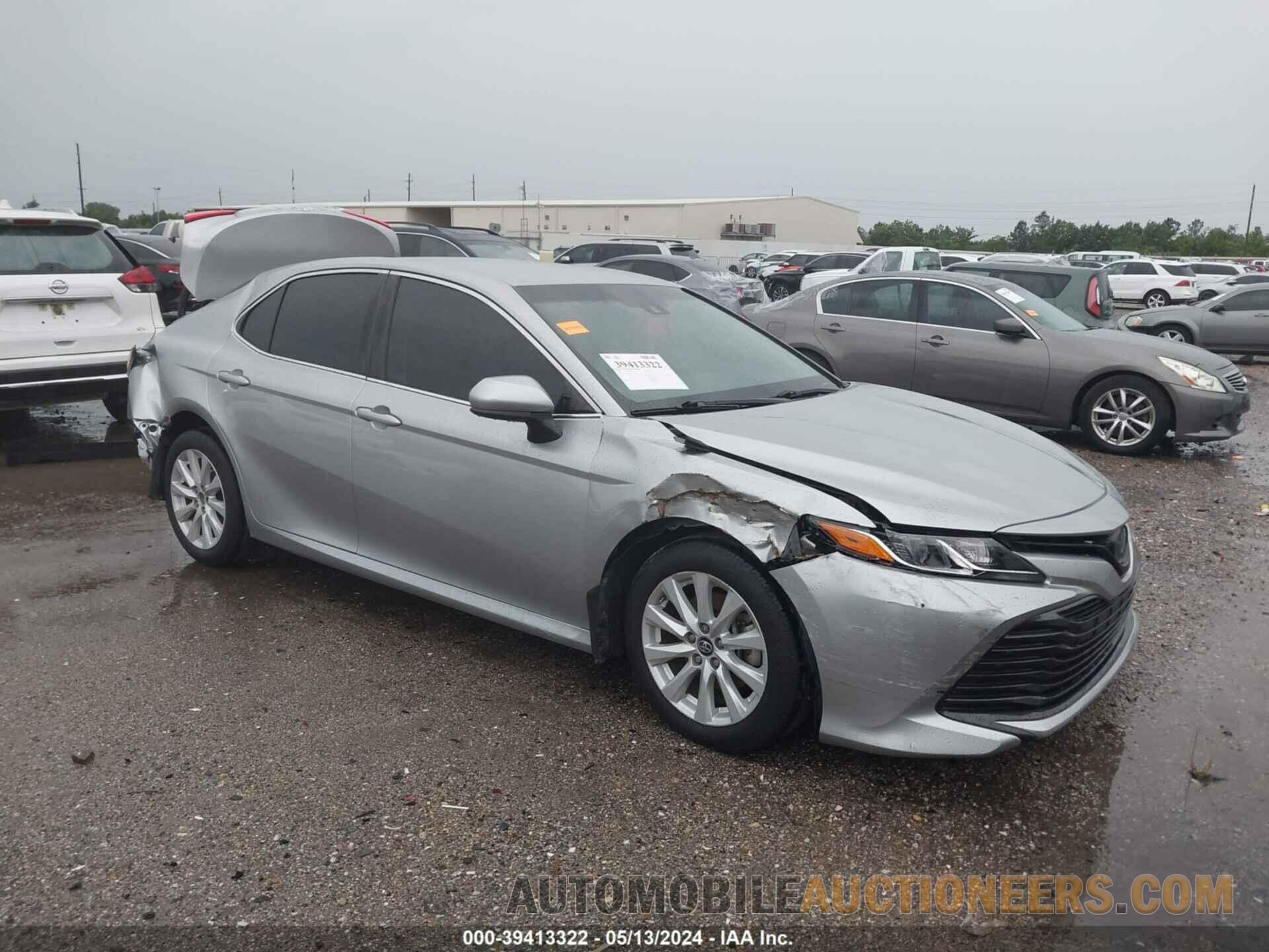 4T1B11HK0JU080729 TOYOTA CAMRY 2018