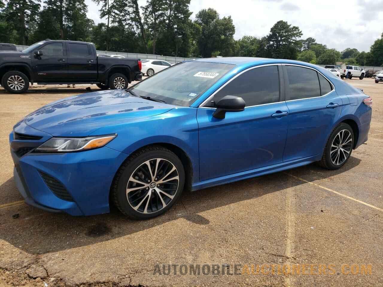 4T1B11HK0JU081413 TOYOTA CAMRY 2018