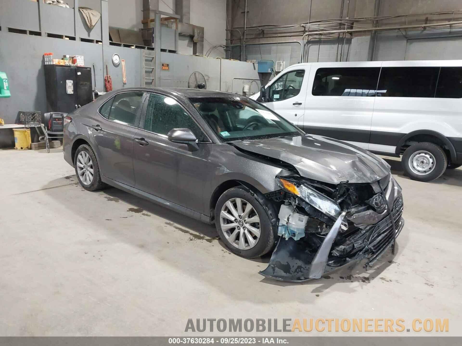 4T1B11HK0JU082920 TOYOTA CAMRY 2018