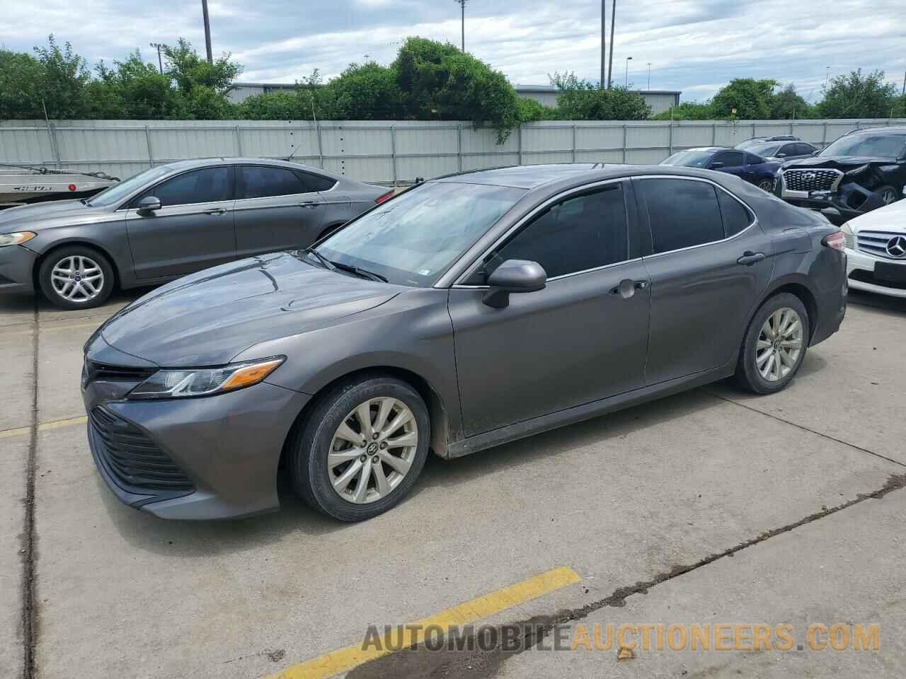 4T1B11HK0JU083288 TOYOTA CAMRY 2018