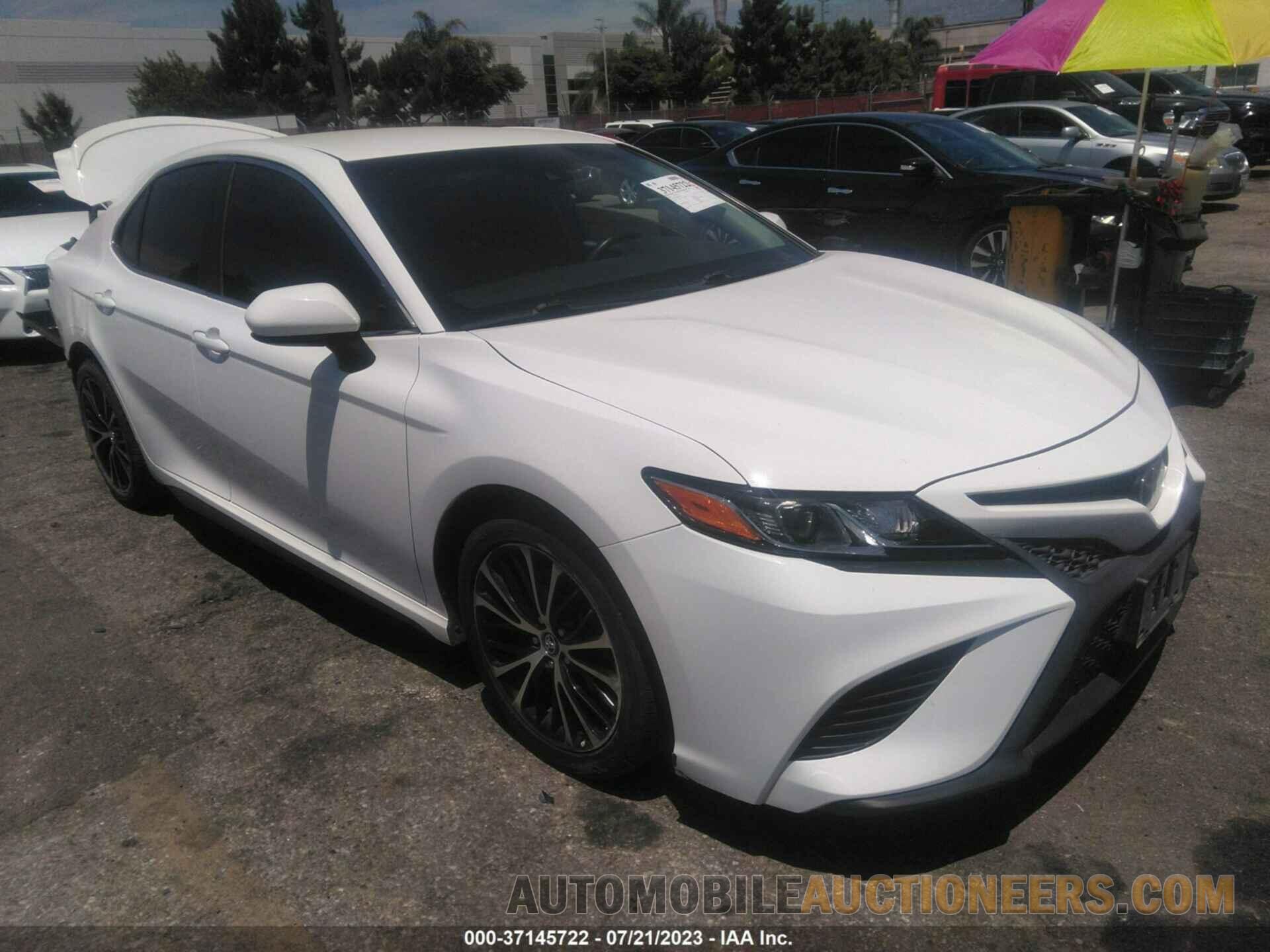 4T1B11HK0JU083615 TOYOTA CAMRY 2018