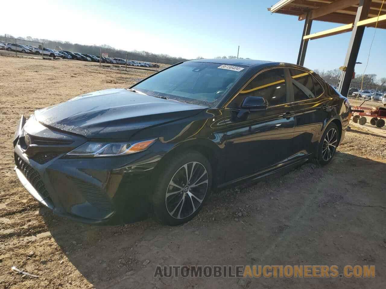 4T1B11HK0JU083825 TOYOTA CAMRY 2018