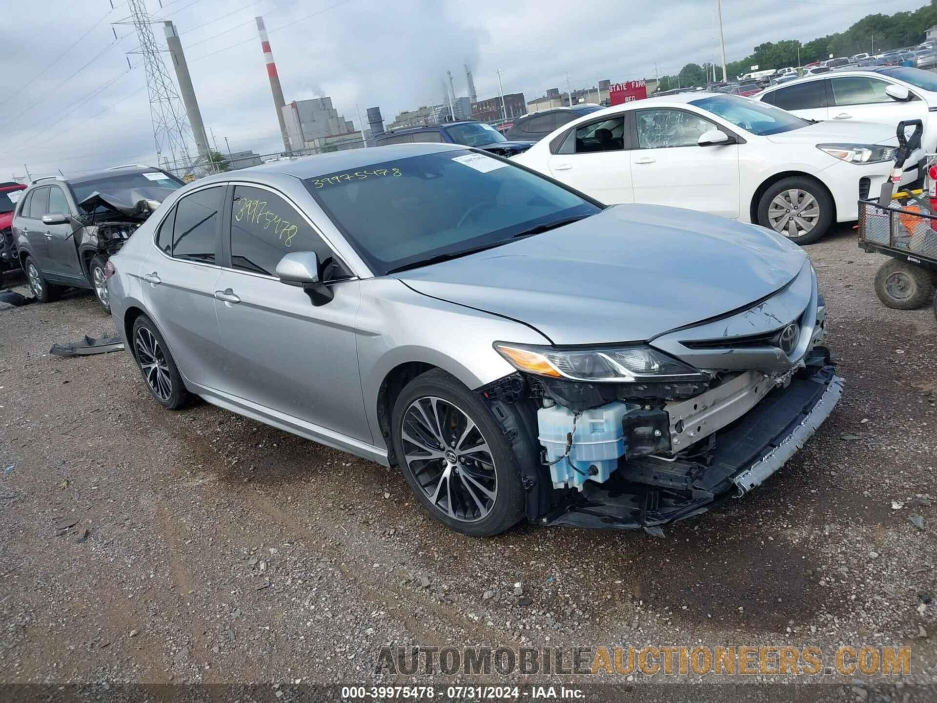 4T1B11HK0JU084375 TOYOTA CAMRY 2018