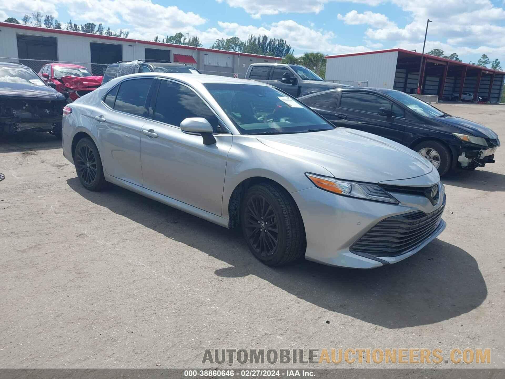 4T1B11HK0JU085011 TOYOTA CAMRY 2018