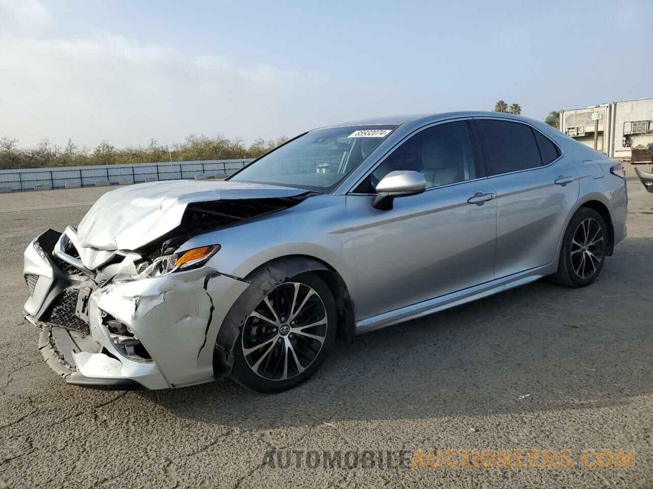 4T1B11HK0JU086997 TOYOTA CAMRY 2018