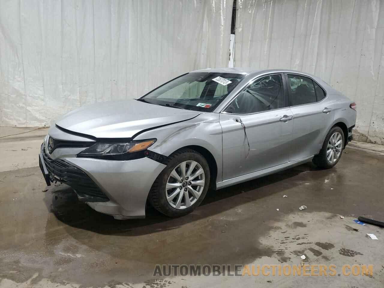 4T1B11HK0JU087065 TOYOTA CAMRY 2018