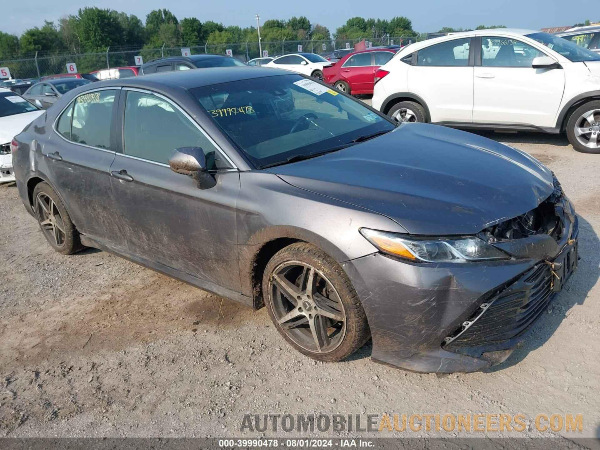 4T1B11HK0JU088121 TOYOTA CAMRY 2018