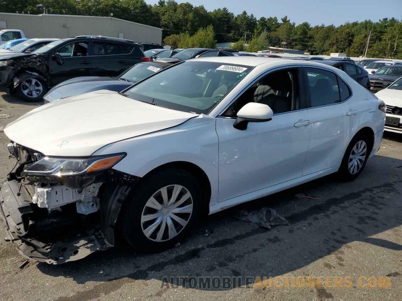 4T1B11HK0JU088183 TOYOTA CAMRY 2018