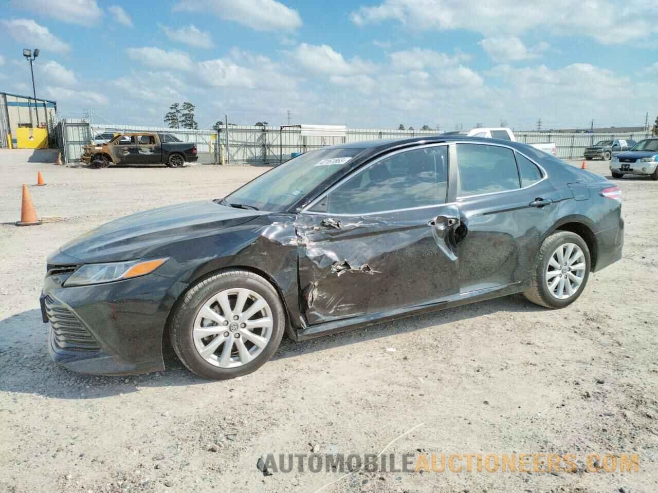 4T1B11HK0JU088927 TOYOTA CAMRY 2018