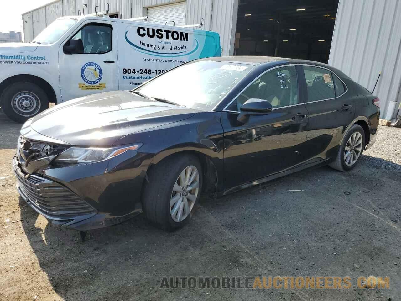 4T1B11HK0JU090032 TOYOTA CAMRY 2018