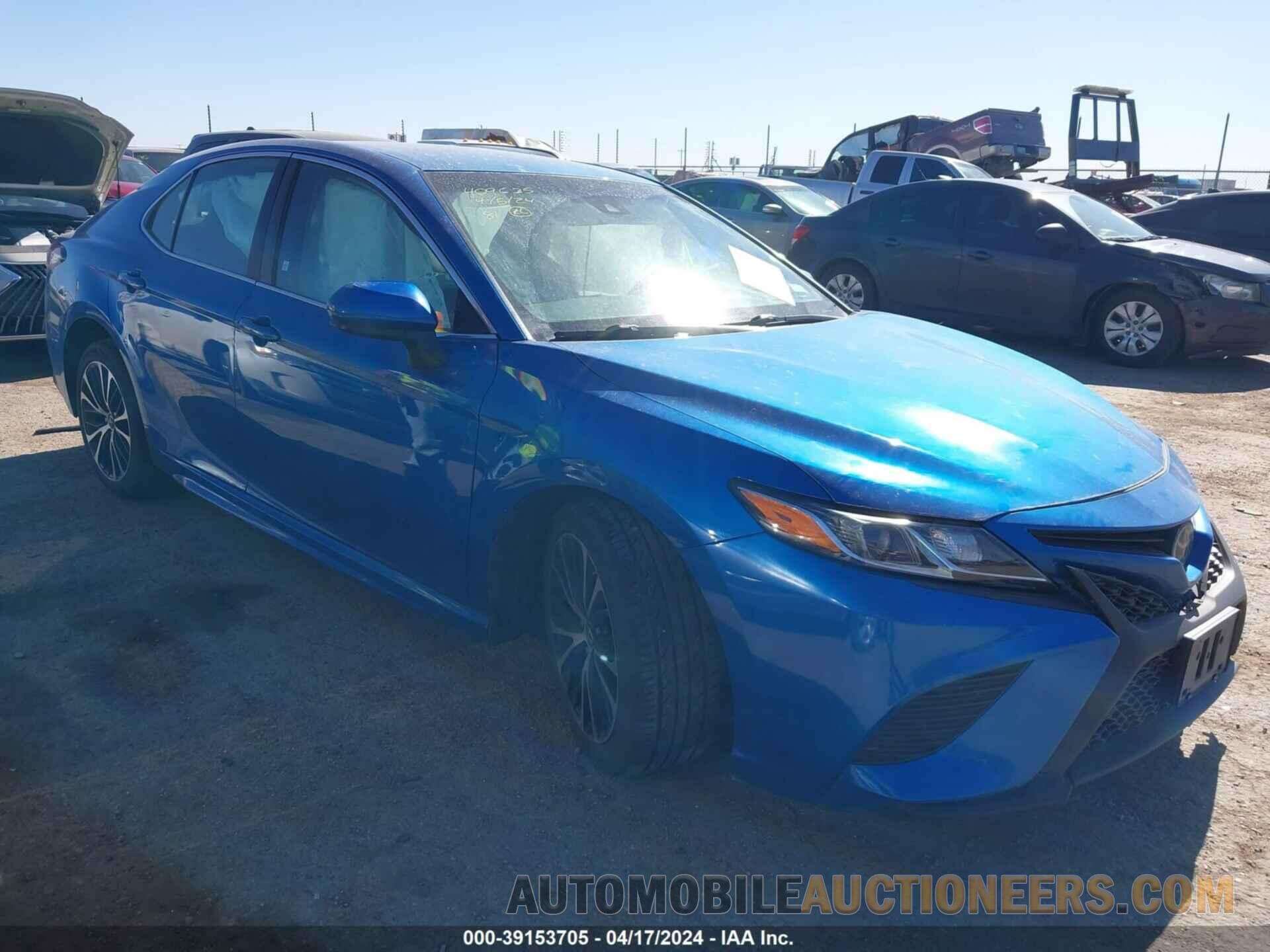 4T1B11HK0JU090385 TOYOTA CAMRY 2018