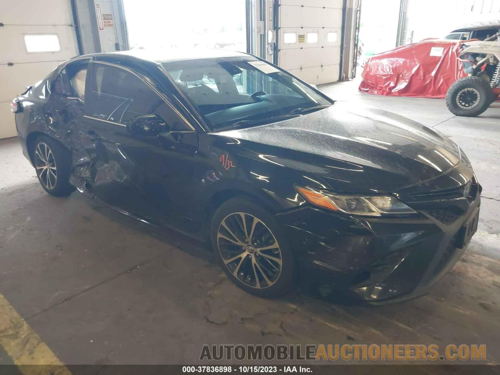 4T1B11HK0JU093545 TOYOTA CAMRY 2018