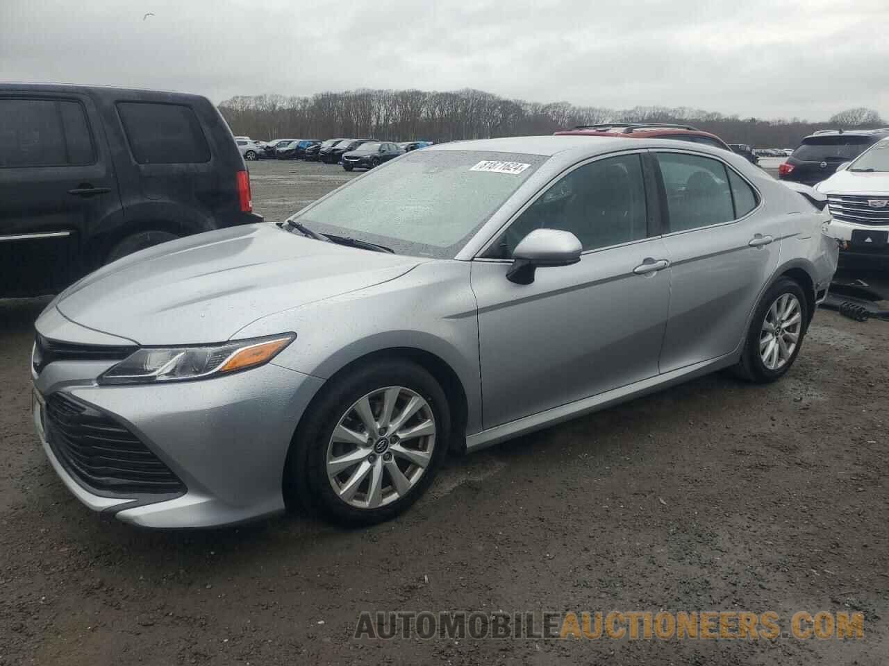 4T1B11HK0JU093755 TOYOTA CAMRY 2018