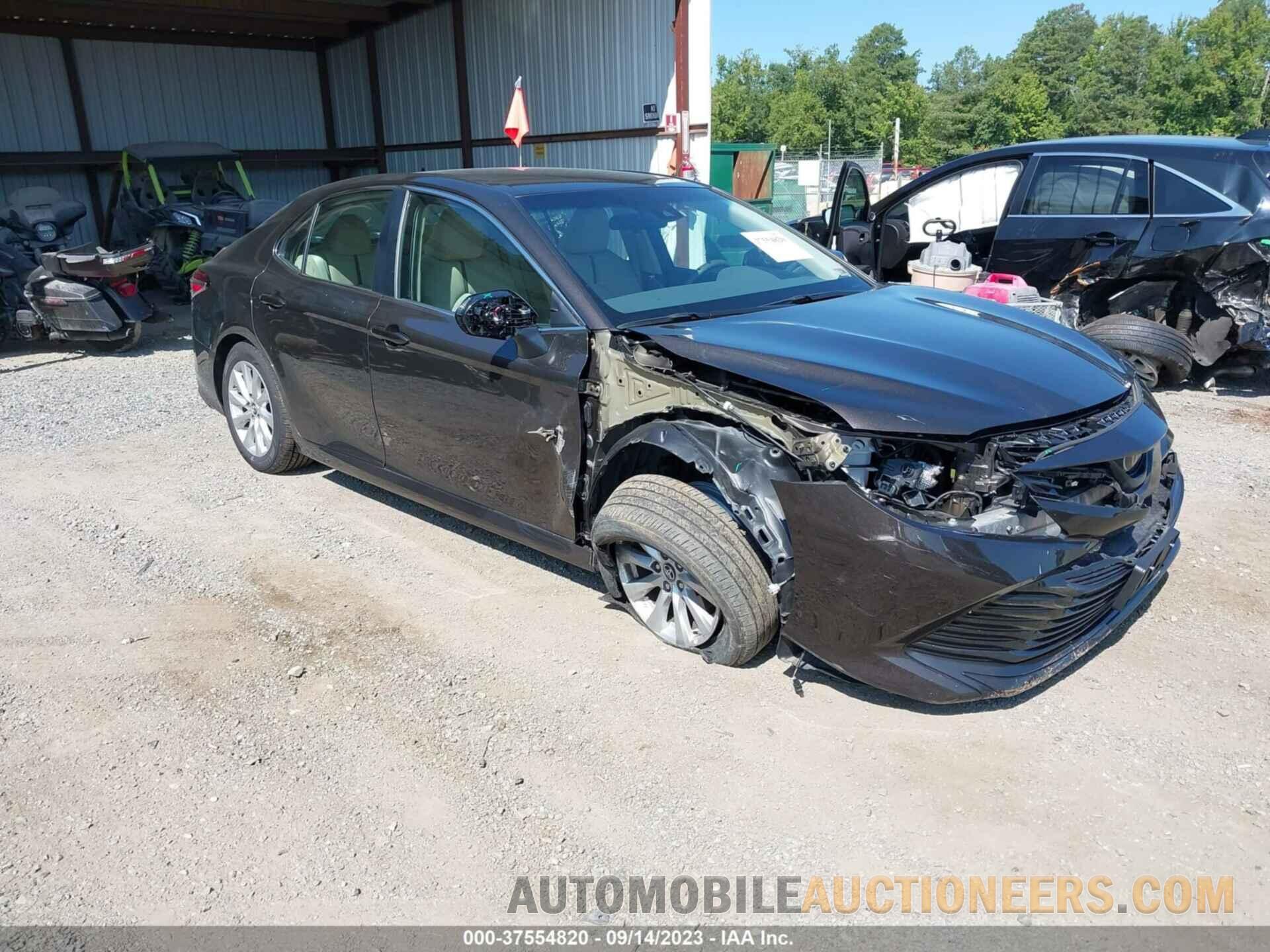 4T1B11HK0JU095909 TOYOTA CAMRY 2018