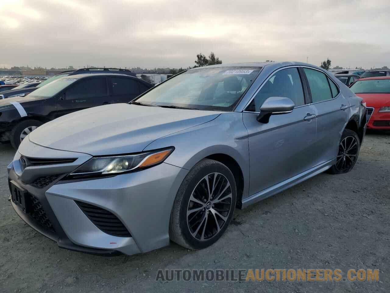 4T1B11HK0JU096011 TOYOTA CAMRY 2018