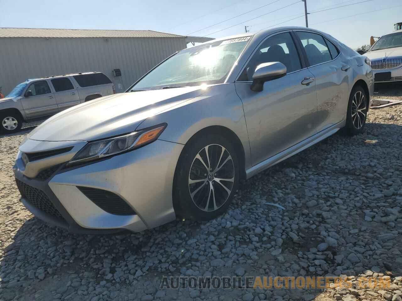 4T1B11HK0JU096686 TOYOTA CAMRY 2018