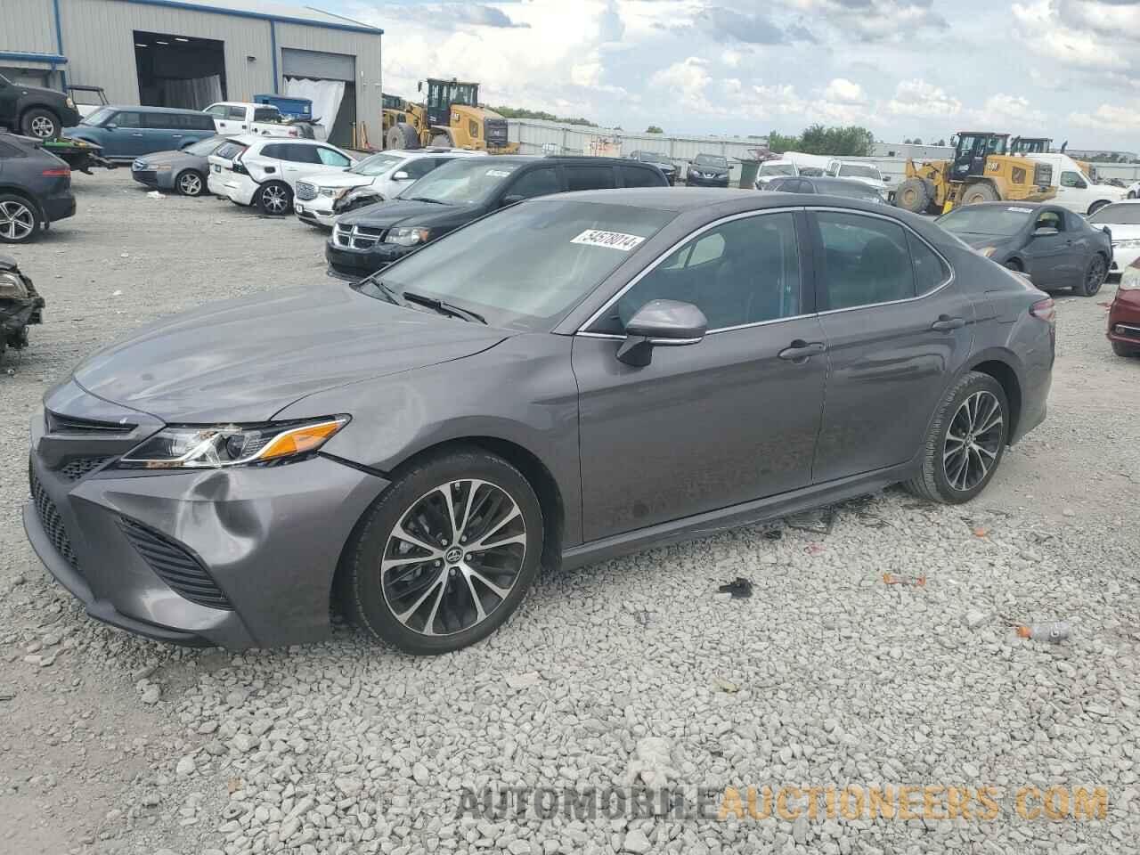 4T1B11HK0JU096915 TOYOTA CAMRY 2018